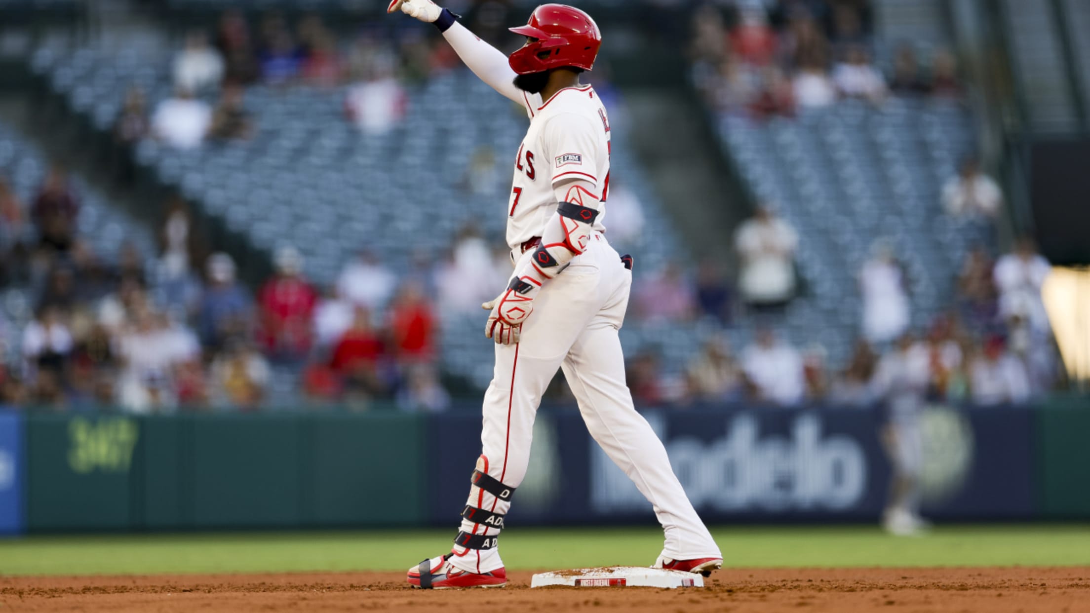 Angels break the game open with five-run 2nd