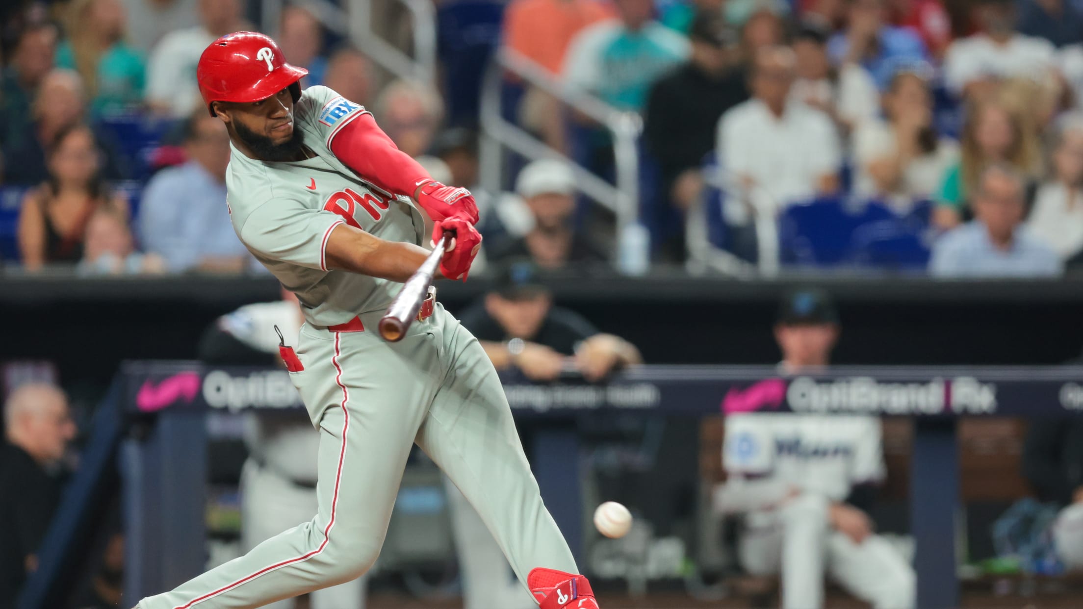 Bryan De La Cruz's single breaks up the no-hitter