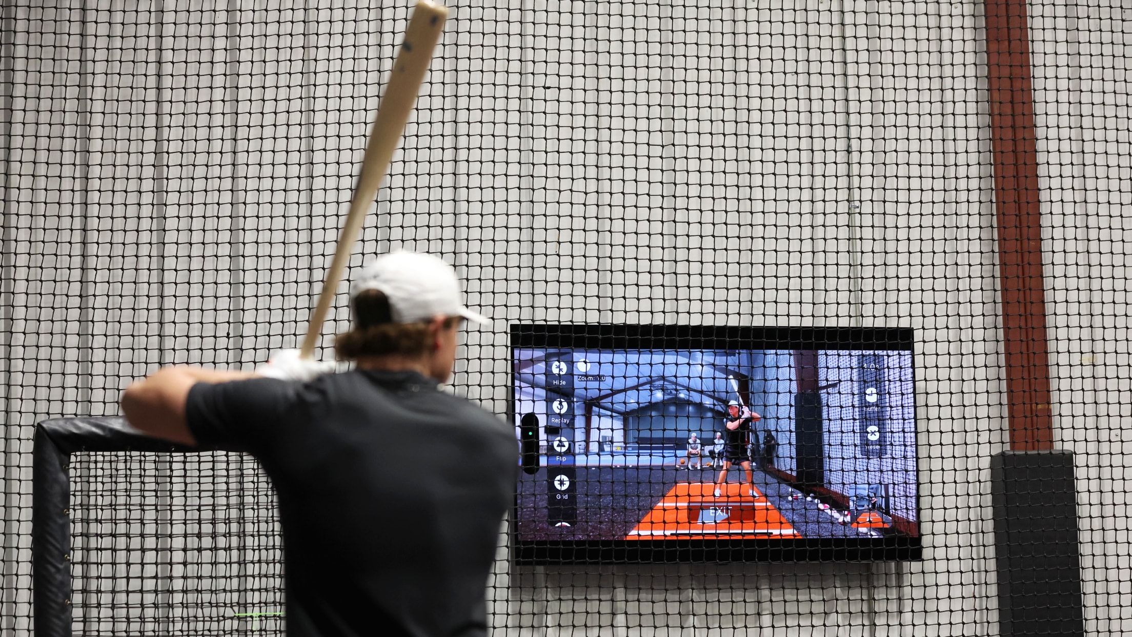 BAL-BI-021025-Holliday-Feature-056