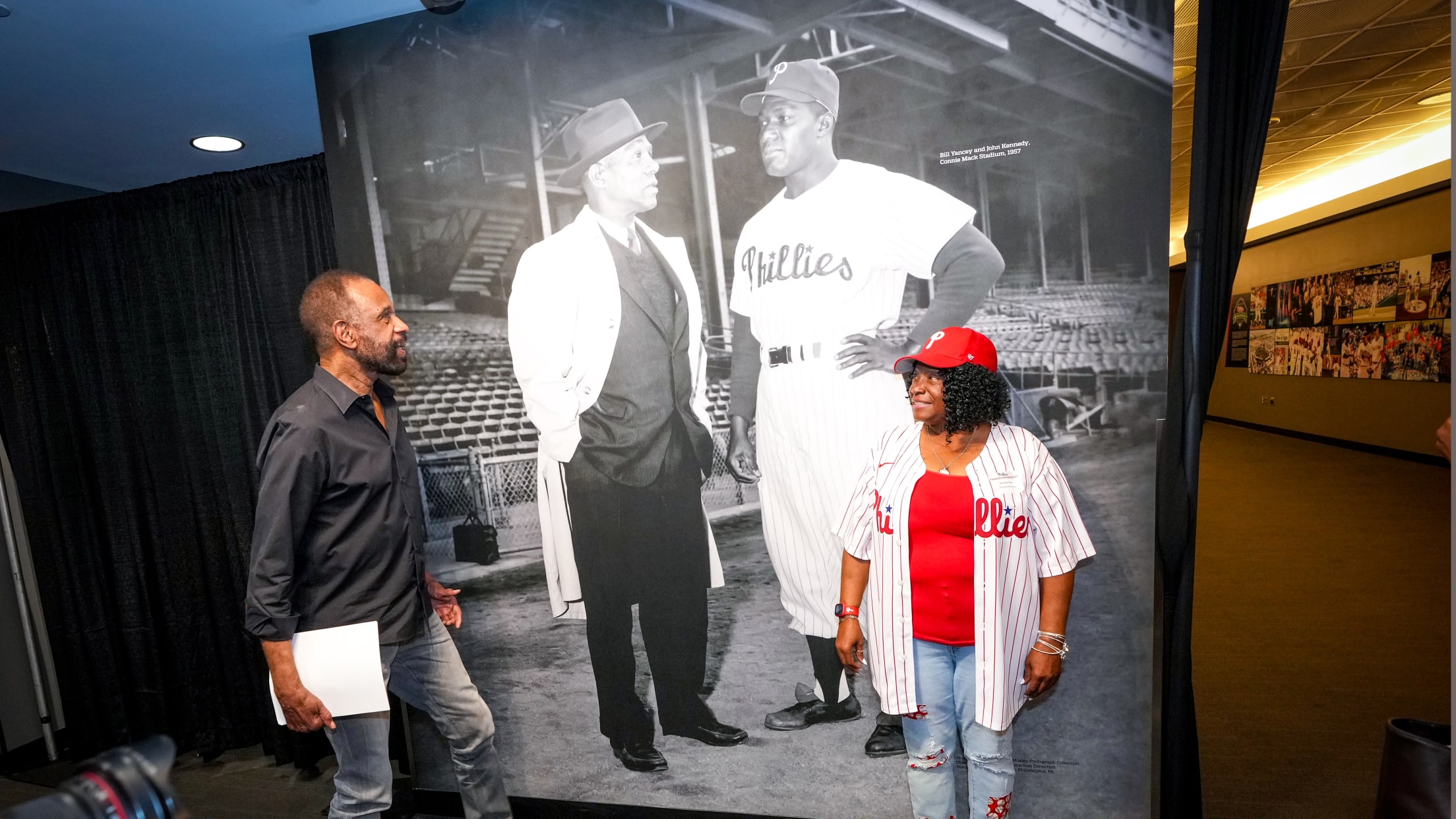 01PioneersinPinstripes00675