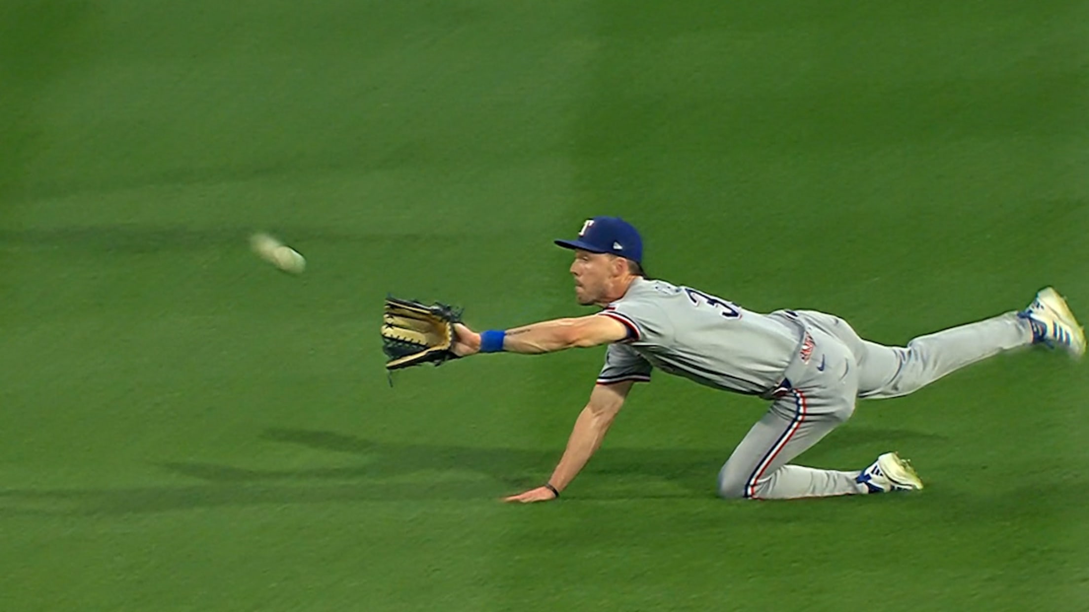 Evan Carter's INSANE diving catch