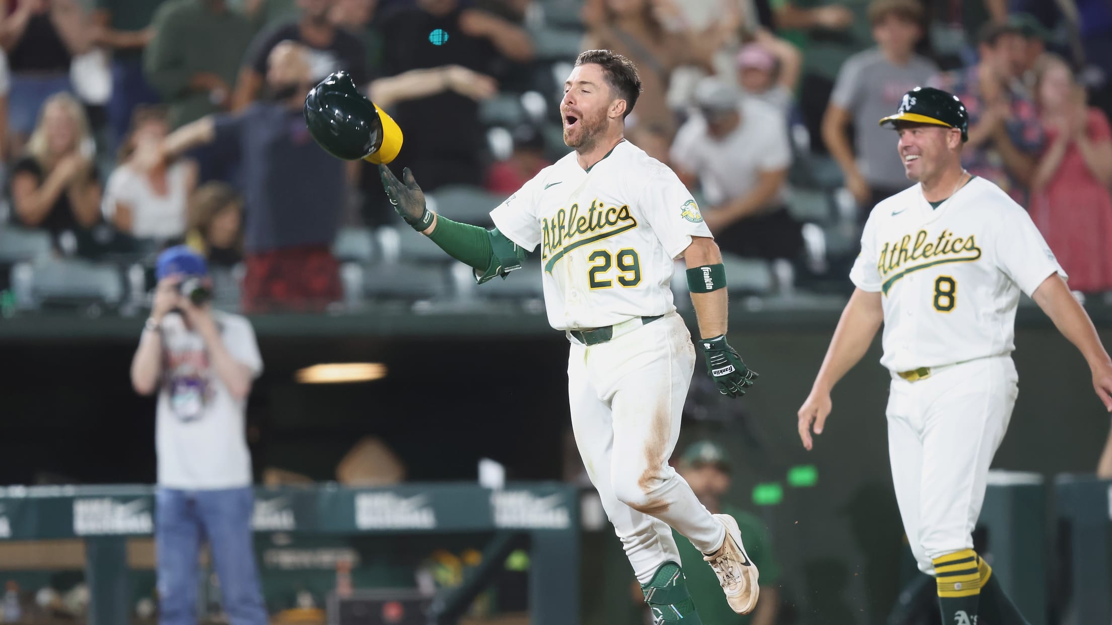 Donovan Walton's walk-off two-run home run (7)