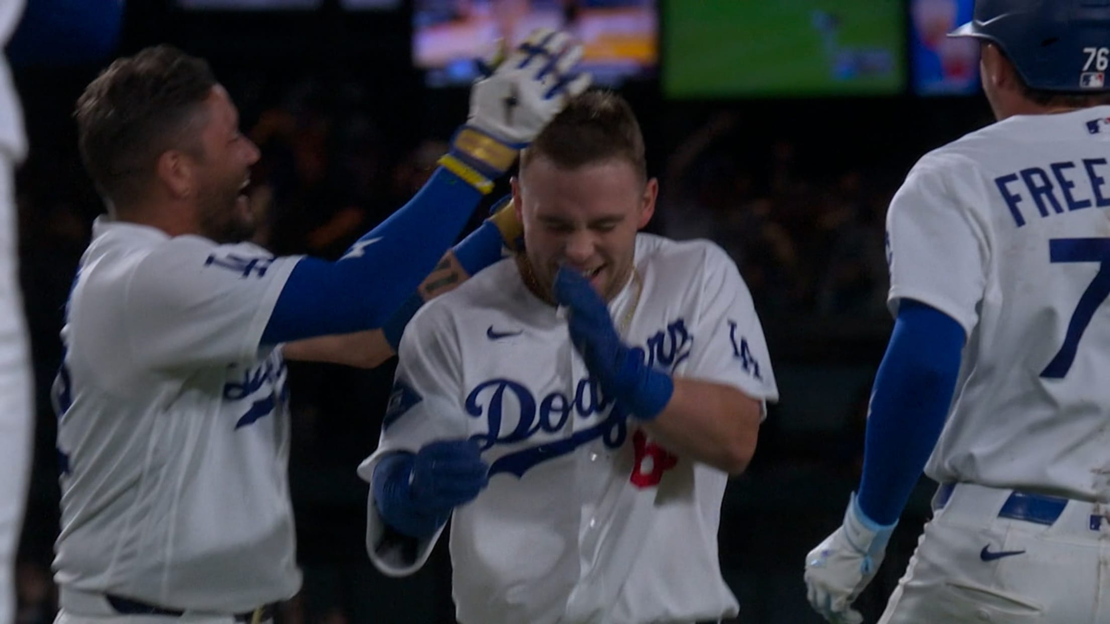 Dodgers remontan y ganan en la 9na