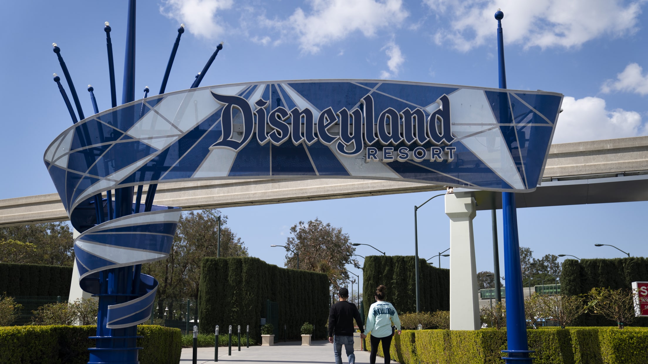 RAW Disneyland 20210309