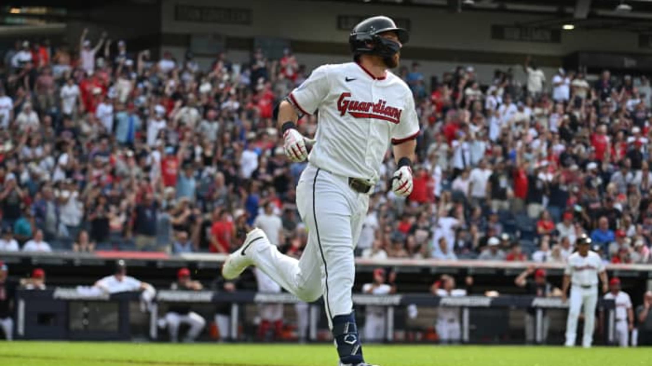 Daniel Schneemann's two-run home run (5)