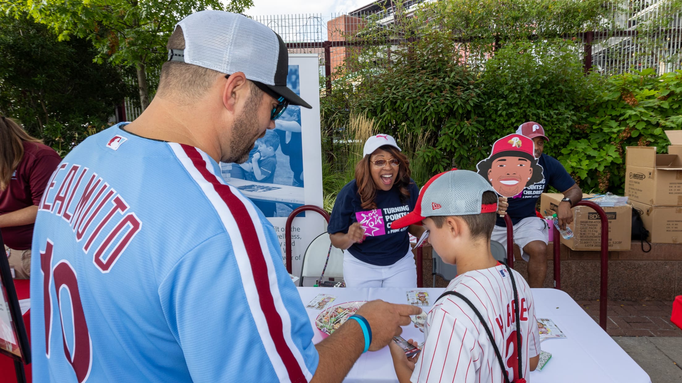 Taijuan Walker Gives Out Free Tacos to Benefit Foster Care in