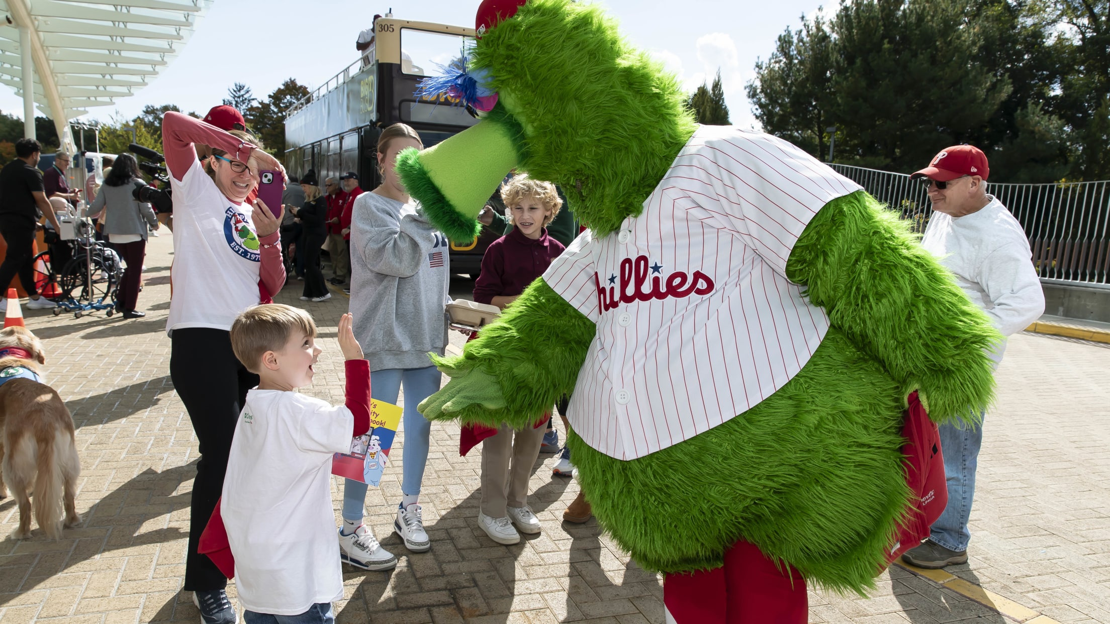 The Rally for Red October bus tour rolls on as Phillies face