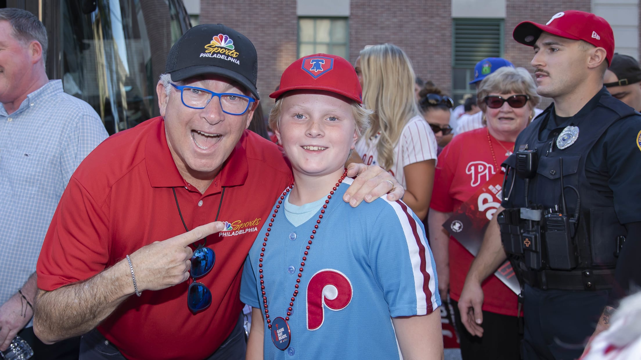 20231002_Phillies_Bus_Rally_Waterfalls-69