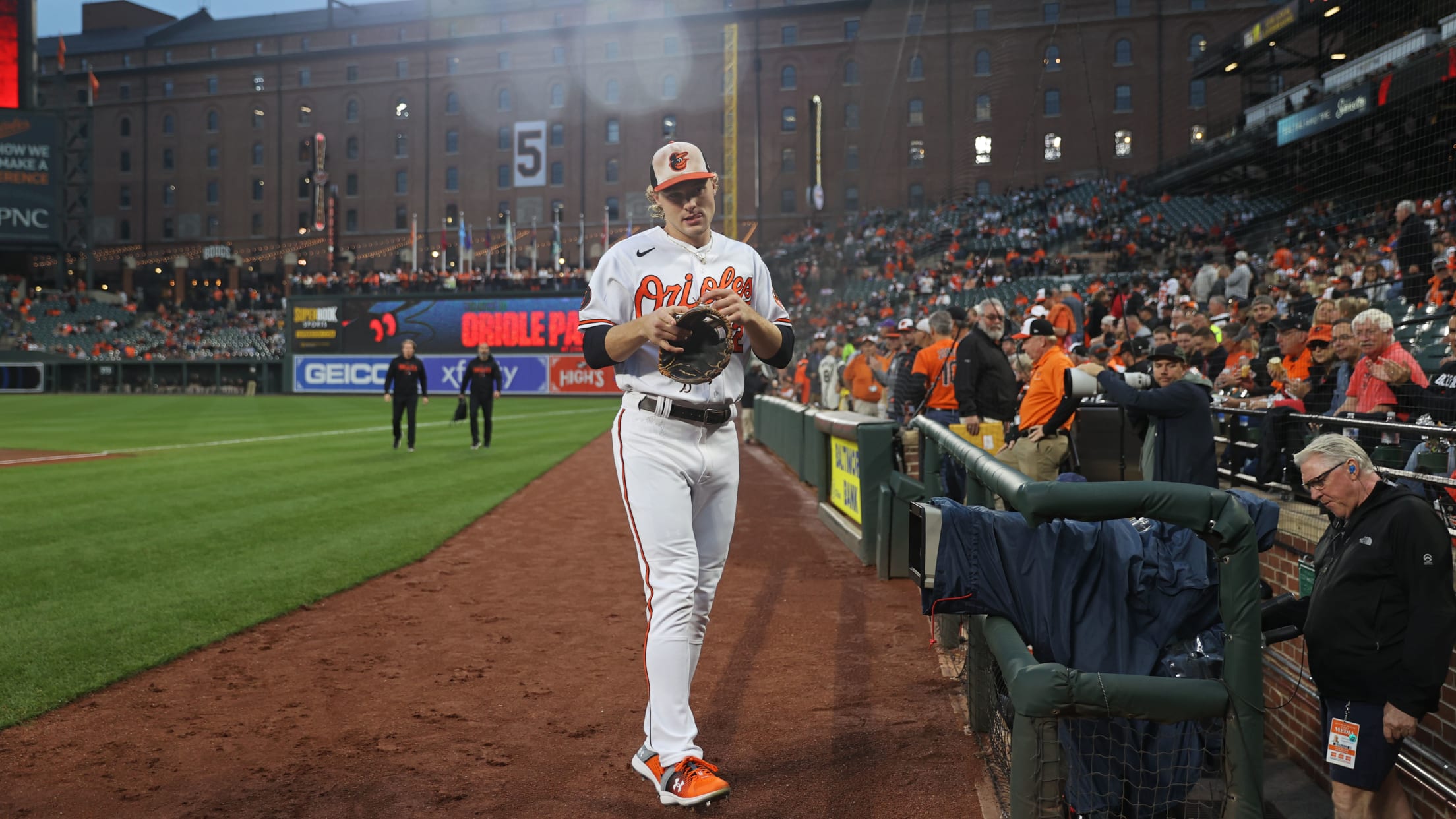 BAL- BI - Homestand In Focus - 1003 - 032