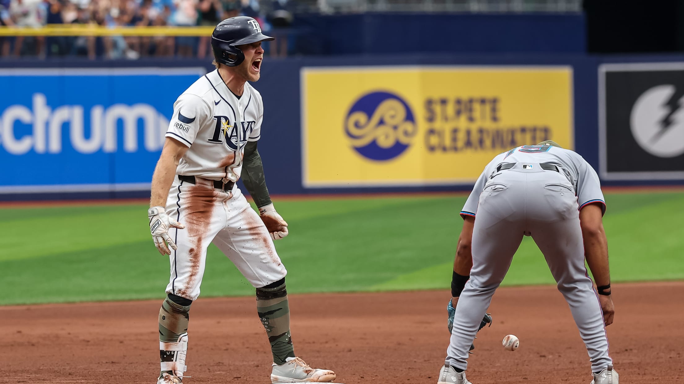 Taylor Walls lines a bases-clearing triple