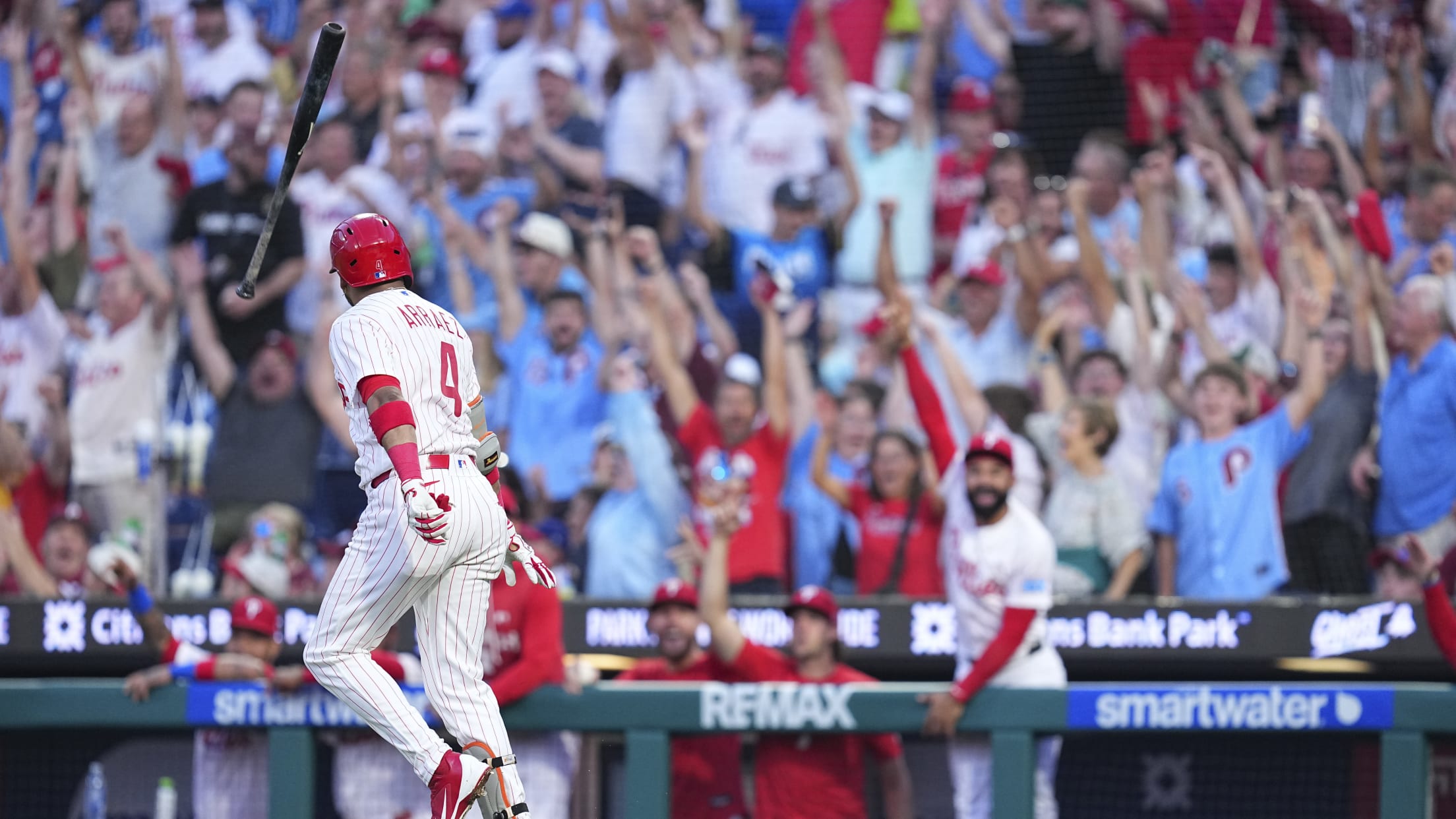 Luis Arraez's first home run with the Phillies (5)