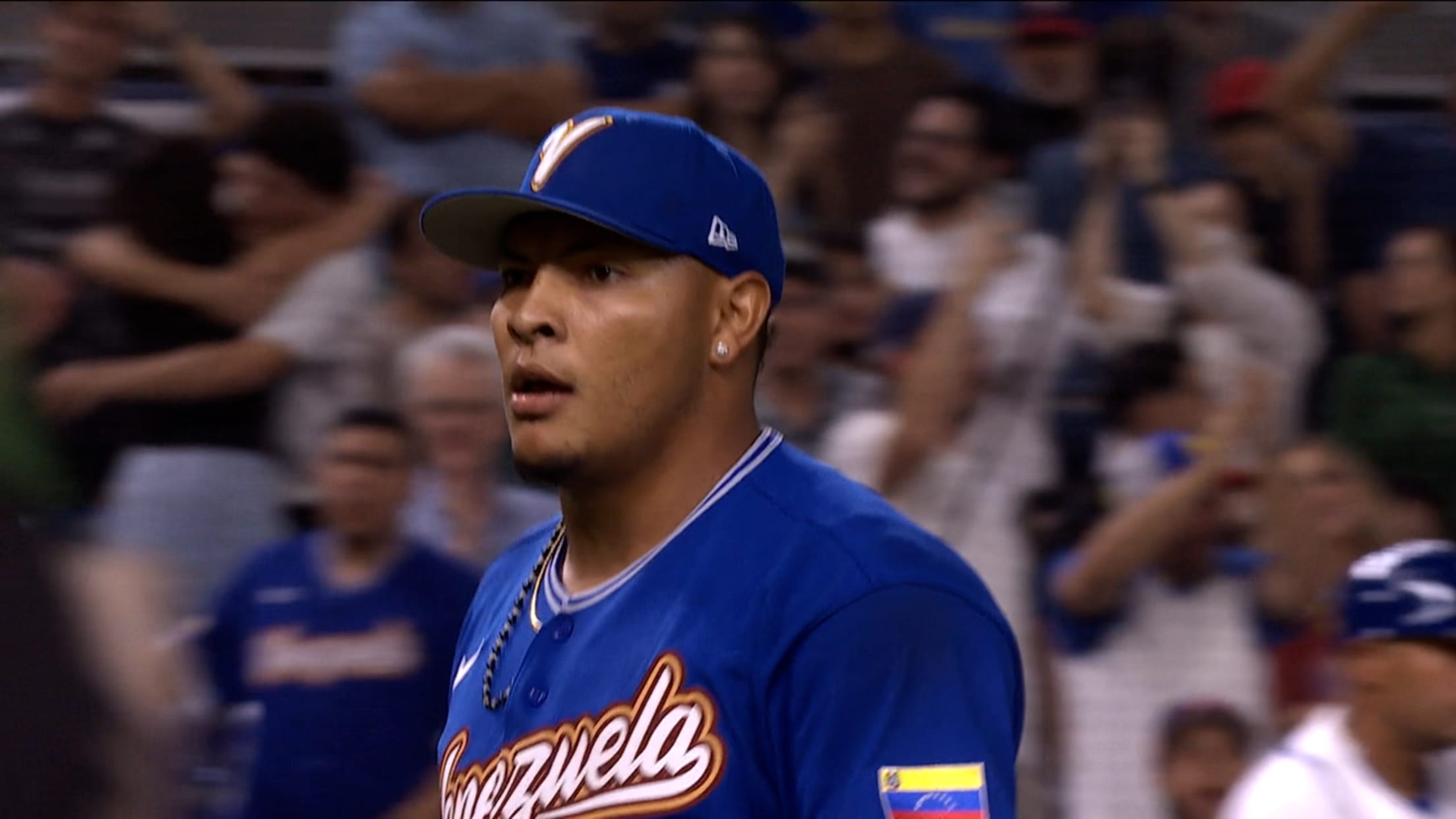 Ángel Zerpa sale de apuros con las bases llenas