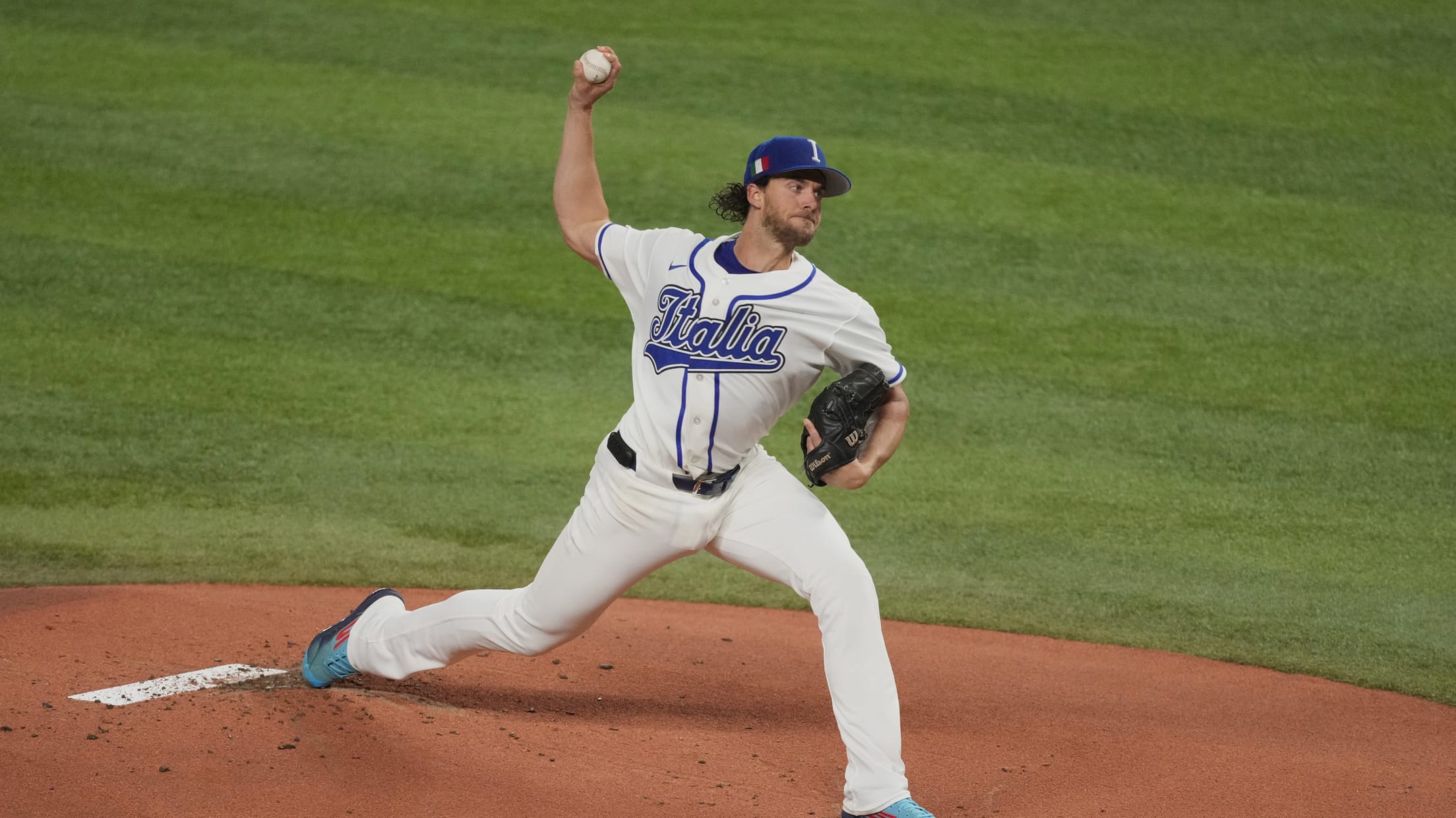 Aaron Nola poncha a tres contra Venezuela