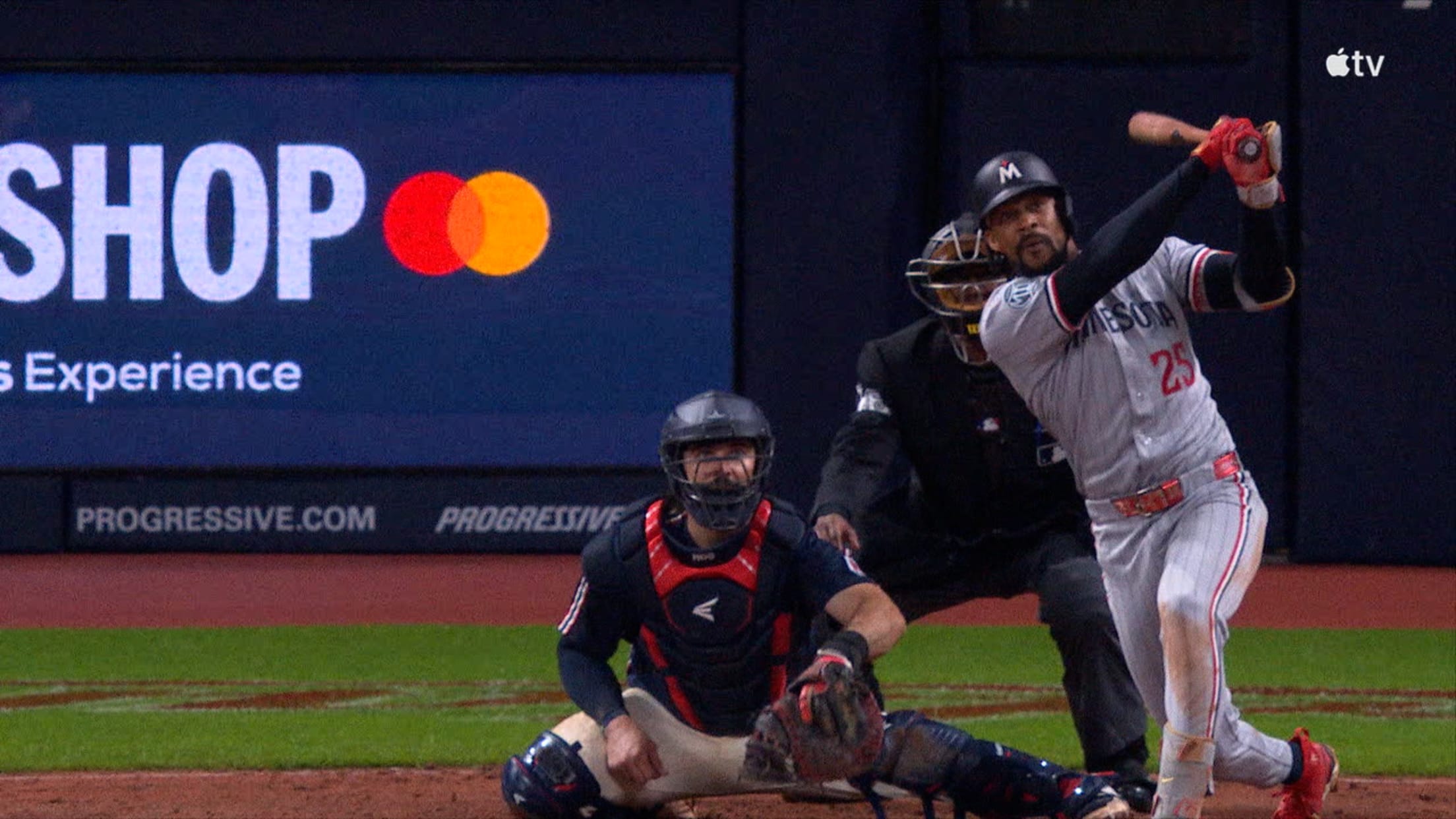 Byron Buxton impulsa dos con HR