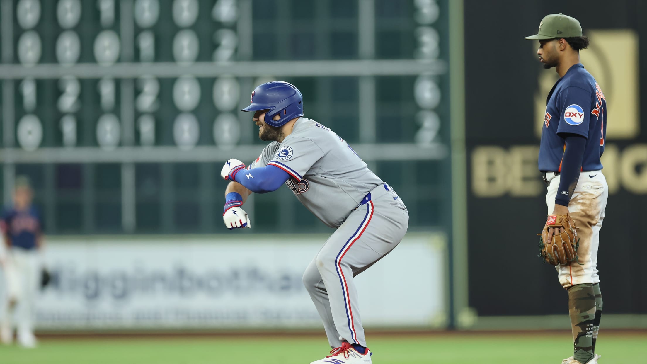 The Rangers score five runs in the 7th