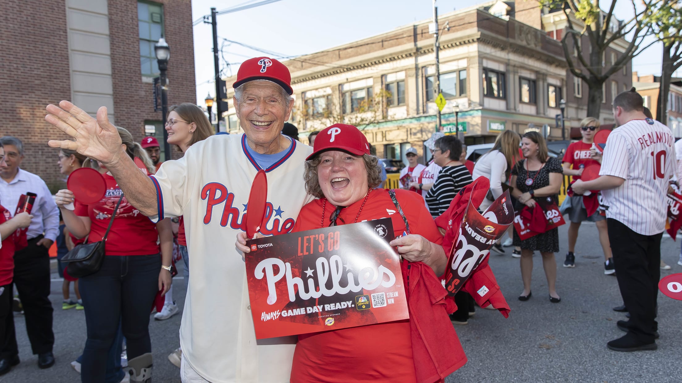 20231002_Phillies_Bus_Rally_Waterfalls-65