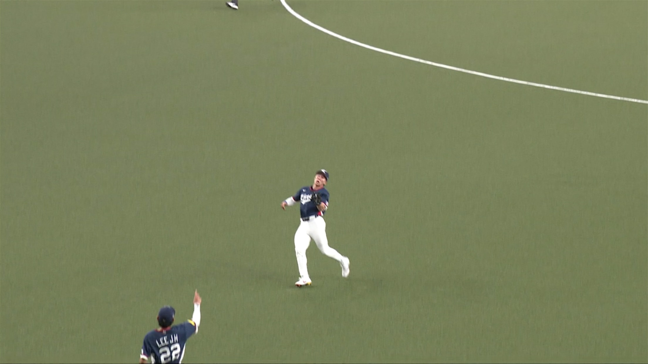 Hyeseong Kim's over-the-shoulder catch