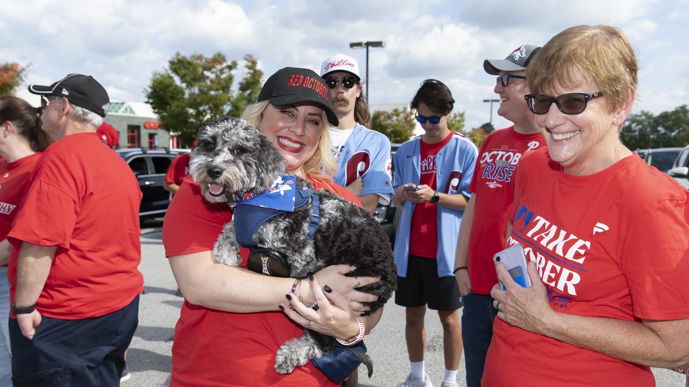 20231002_Phillies_Bus_Rally_Waterfalls-19