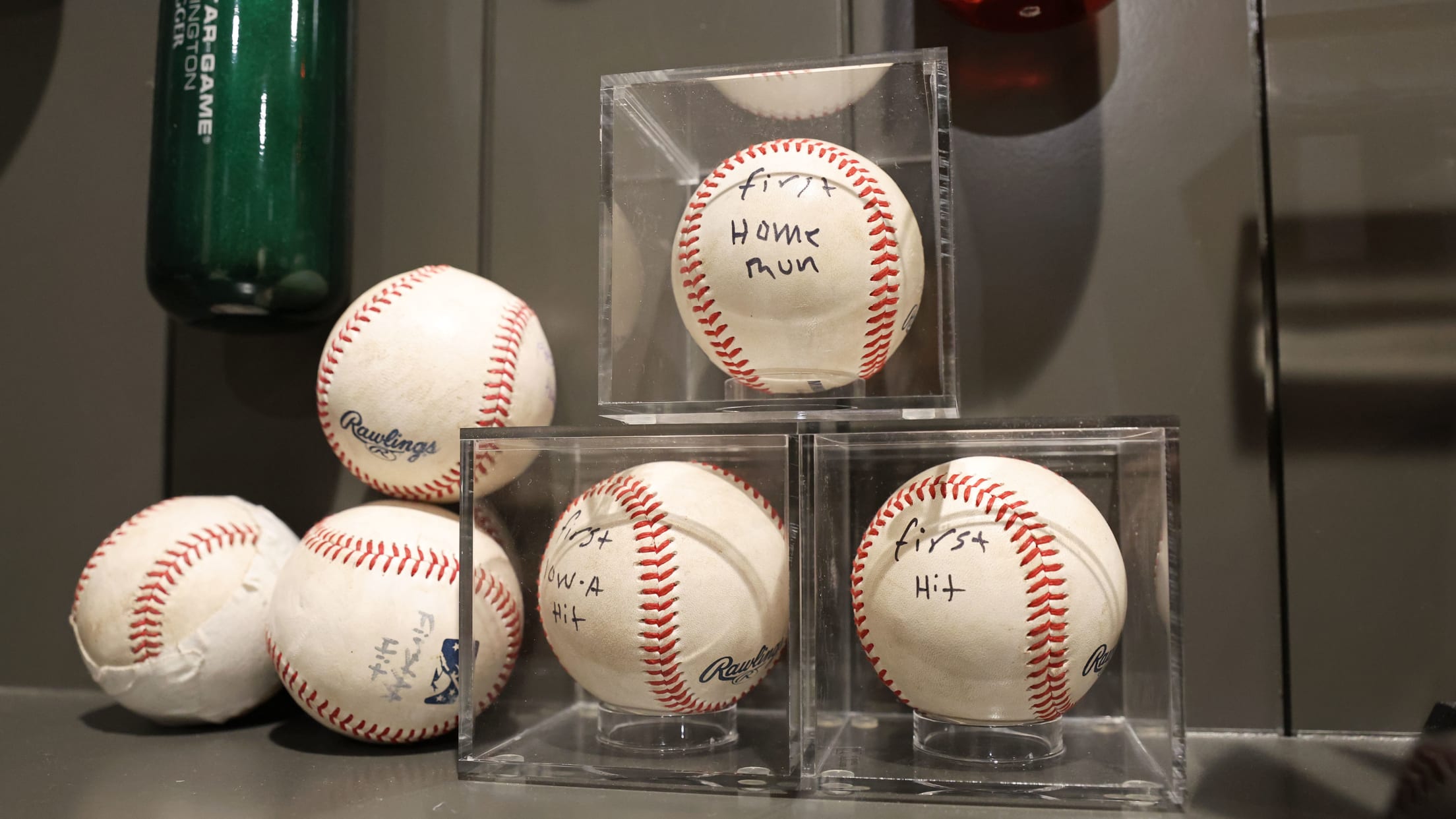 BAL-BI-021025-Holliday-Feature-021