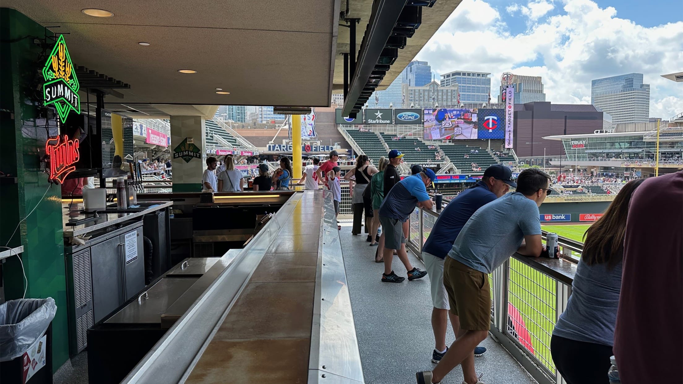 Summit Pub Party Deck - Suites and Hospitality | Minnesota Twins