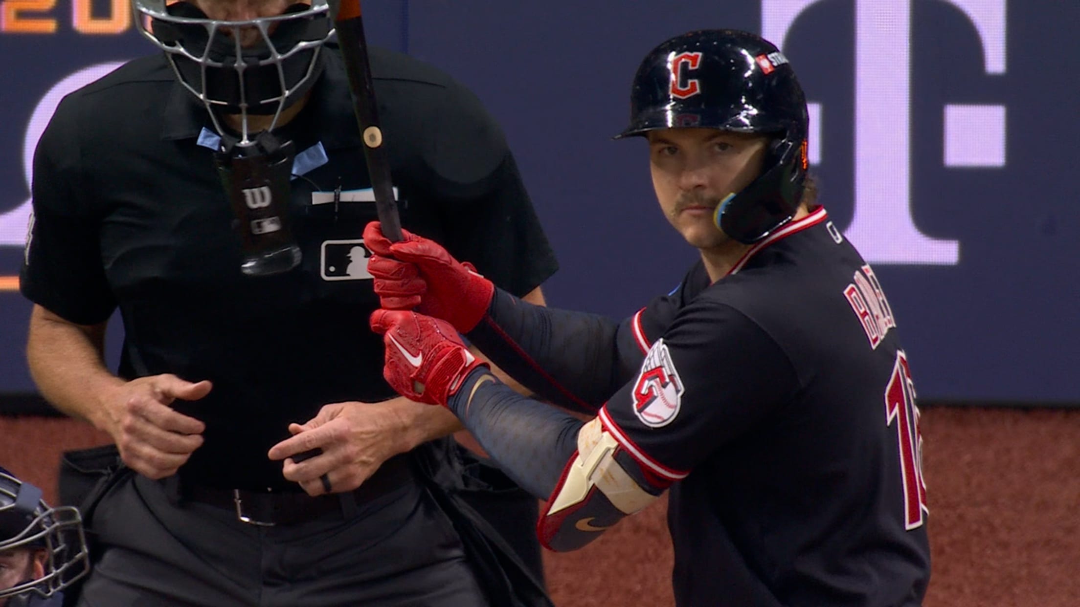Bailey remolca carrera con BB