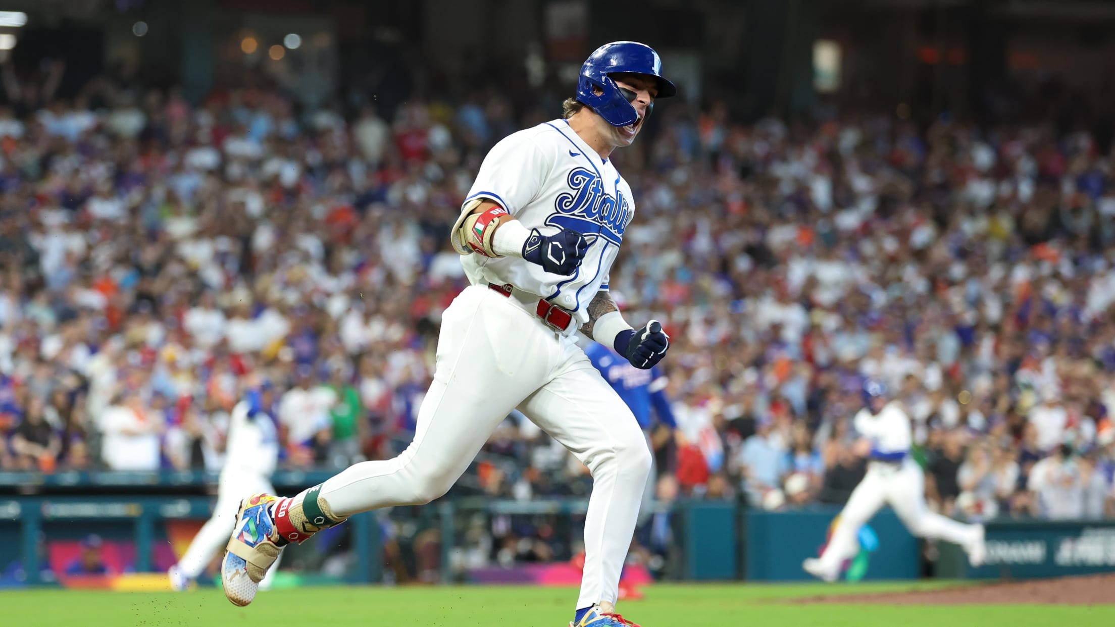 Andrew Fischer empuja 2 con doble