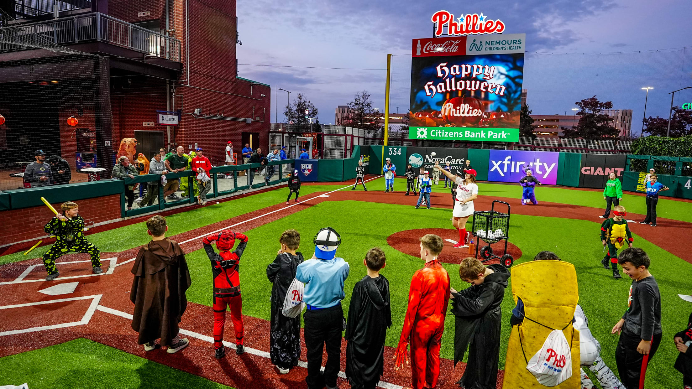 BallgirlsHalloweenParty06281