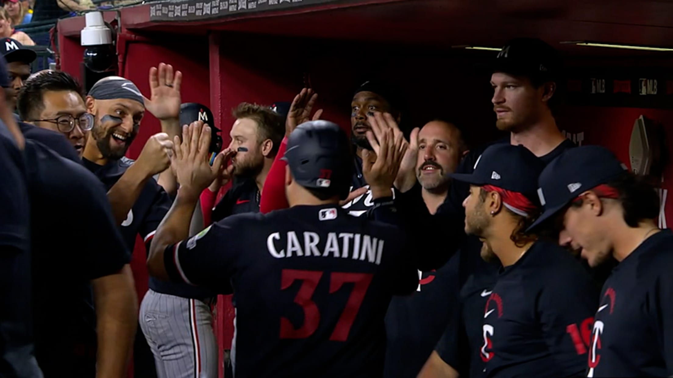 Twins score 10 runs in the 5th