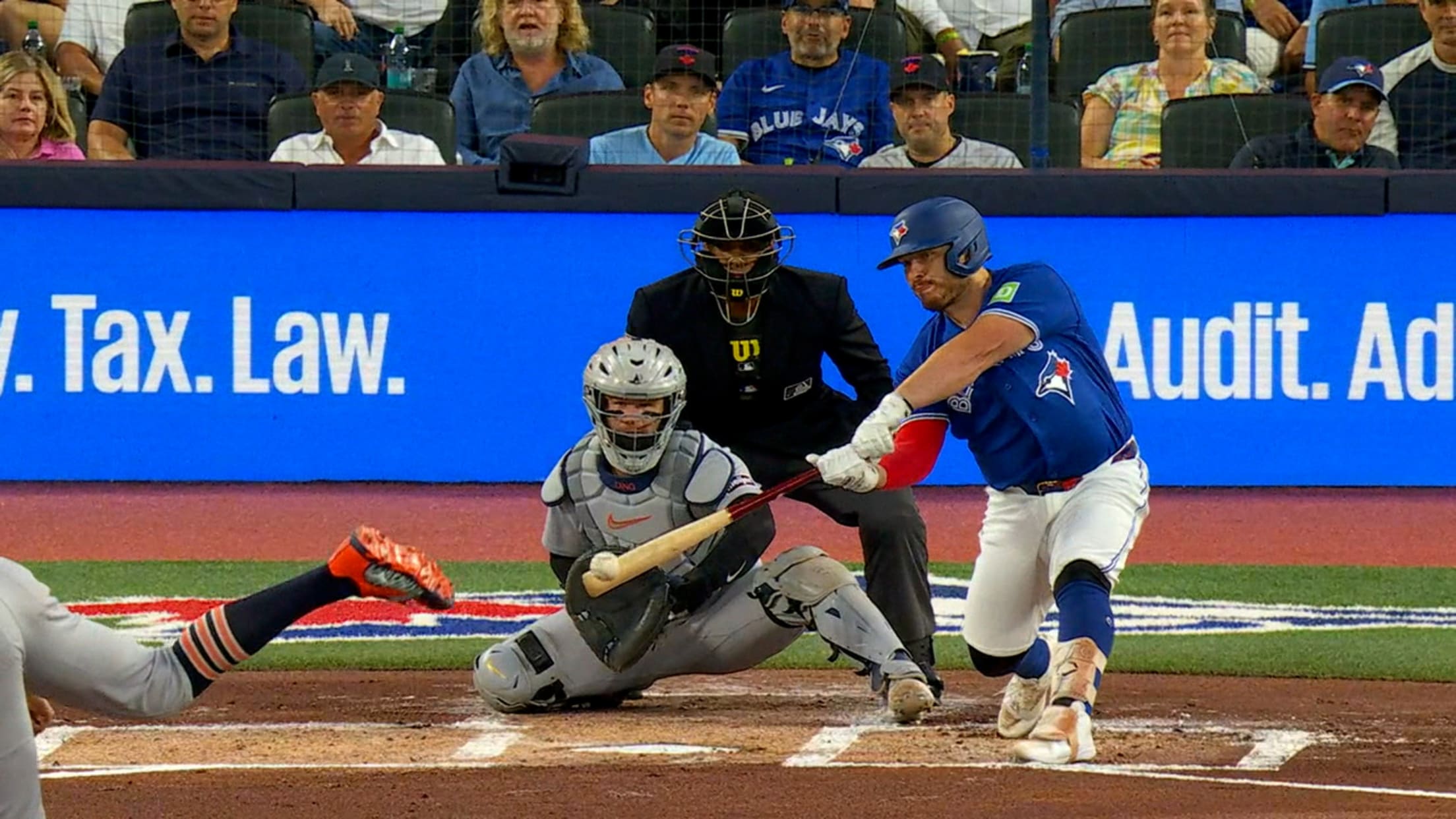 Alejandro Kirk's RBI single