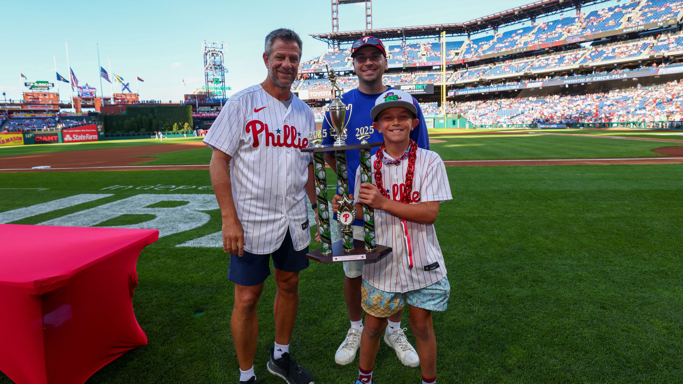 20250830_Home Run Derby Trophy Presentation-69