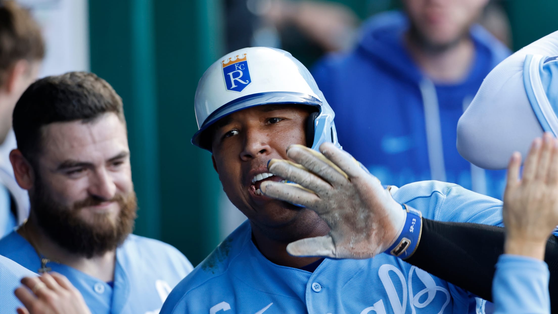 Salvador Perez's solo home run (17)