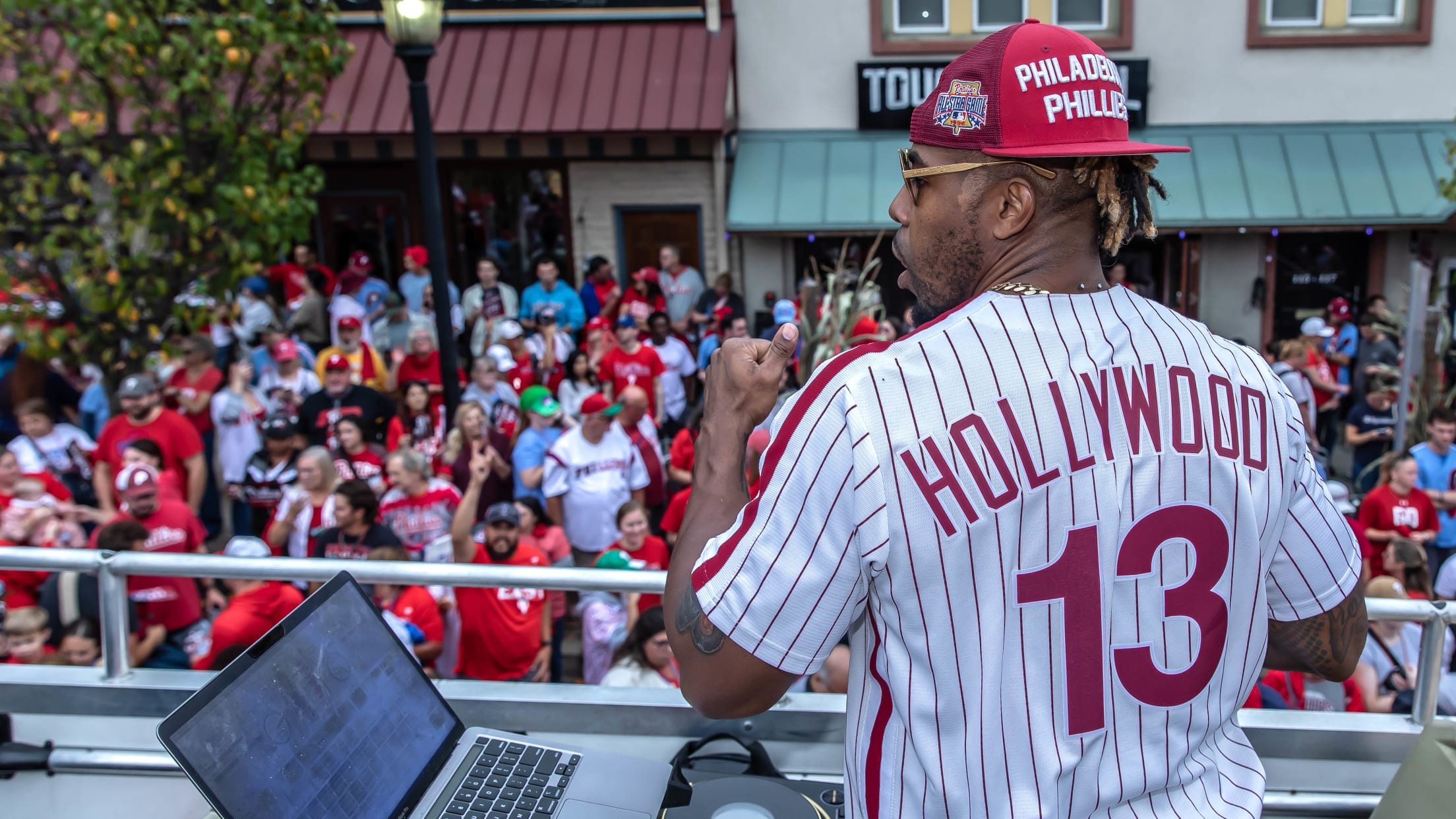 20241002_Phillies_Bus_Rally_Waterfalls-67