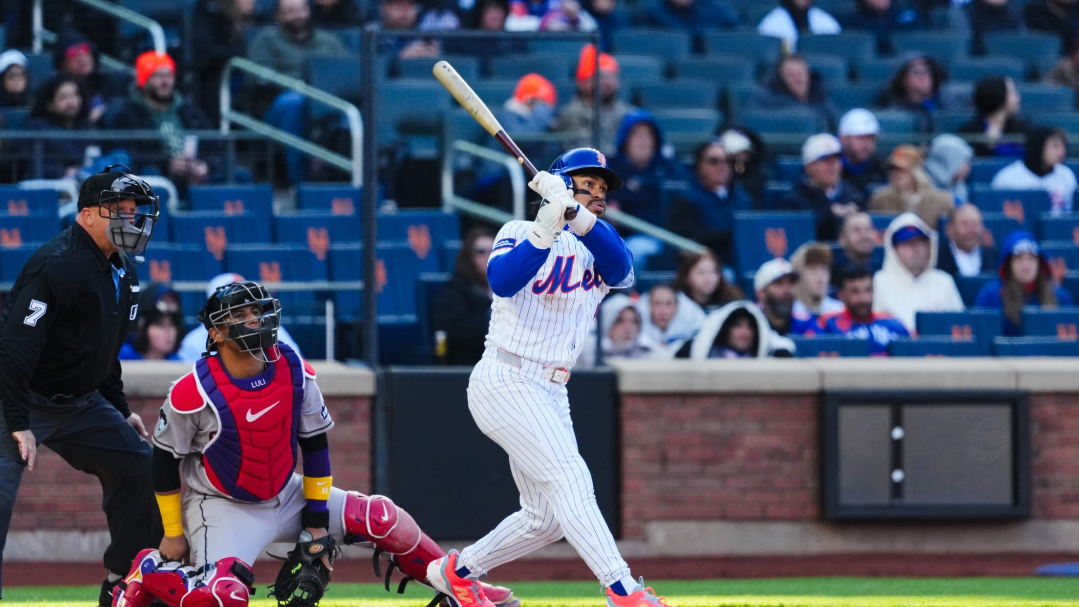 Lindor doubles, Alvarez scores on an error