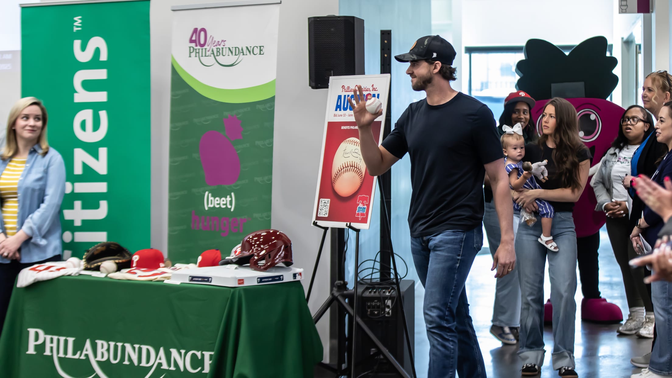 20250501_Phans_Feeding_Families-1