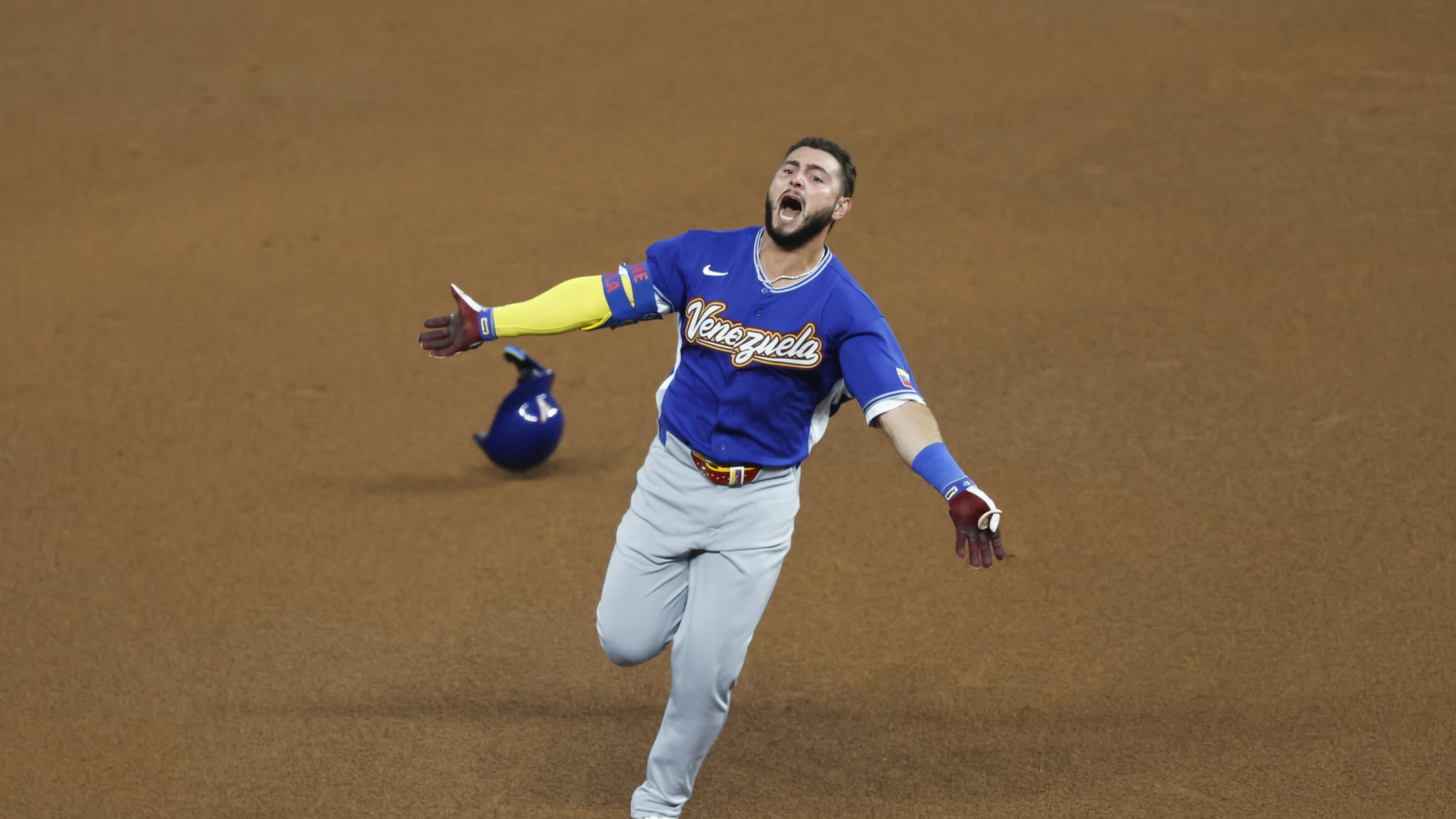 Abreu suena largo HR solitario