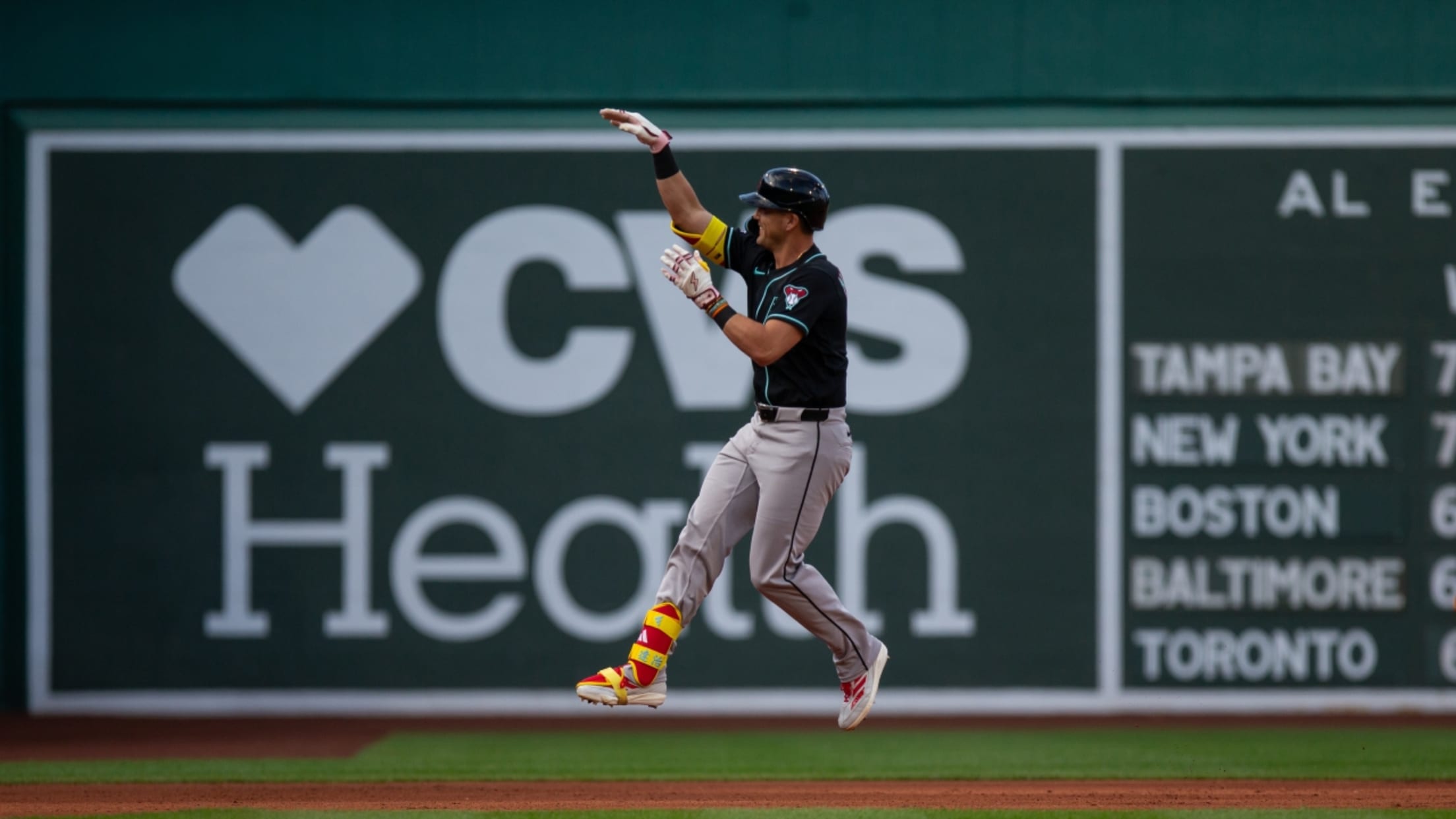 Lars Nootbaar's pinch-hit two-run homer (4)