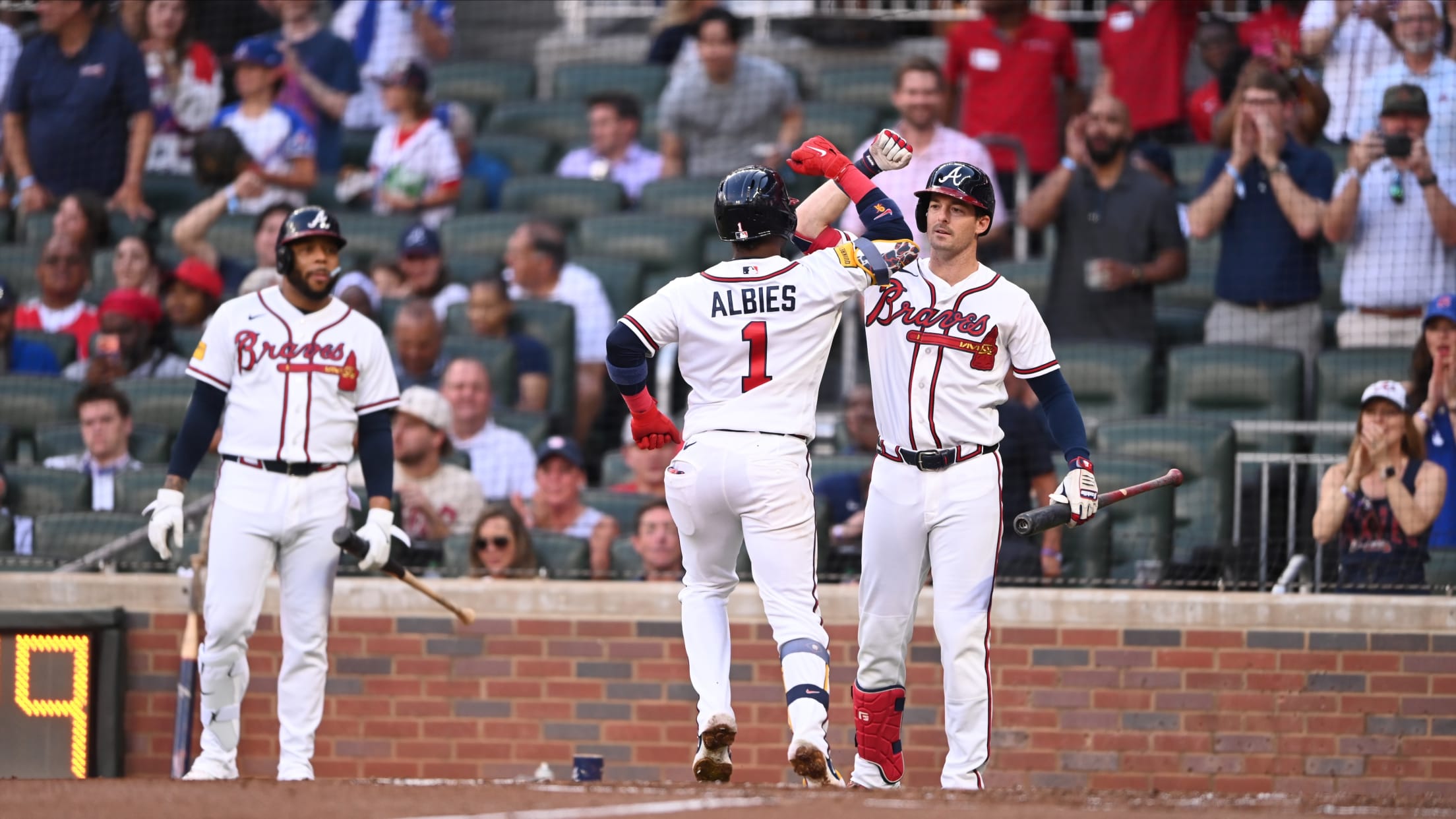 Ozzie Albies' solo home run (19)