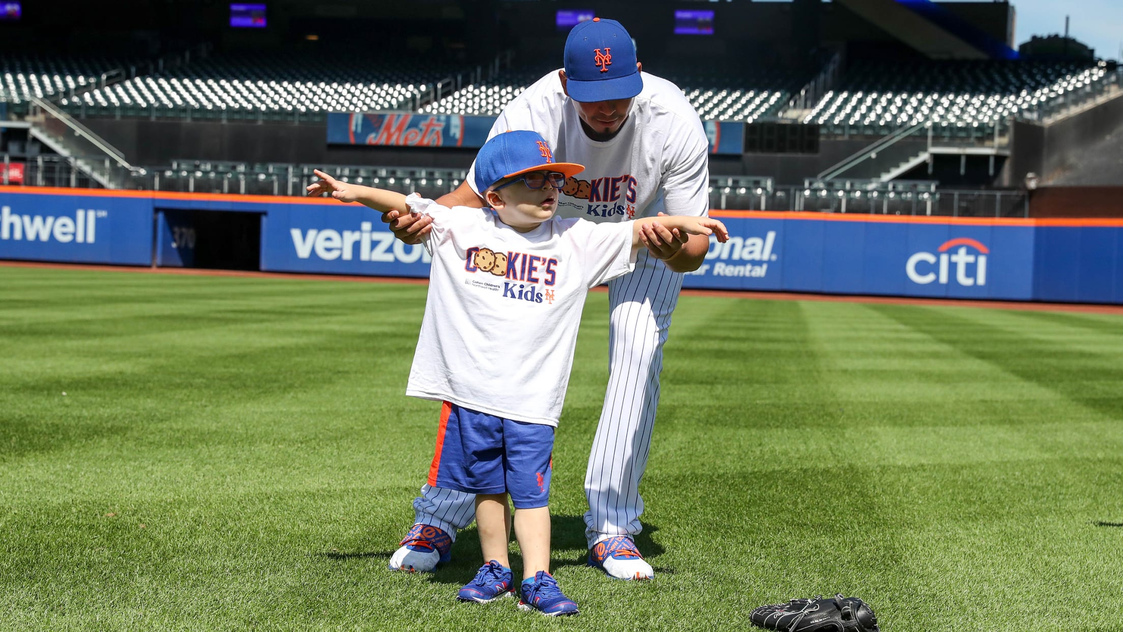 NYPD first responder receives service dog at Citi Field