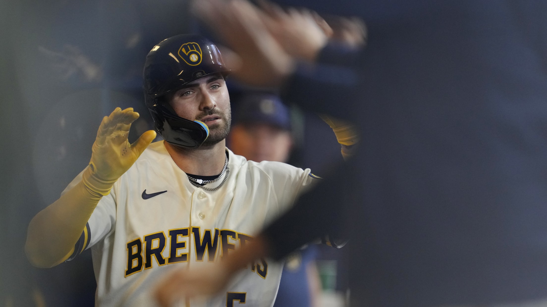 Walk, three consecutive bunts give Brewers the lead