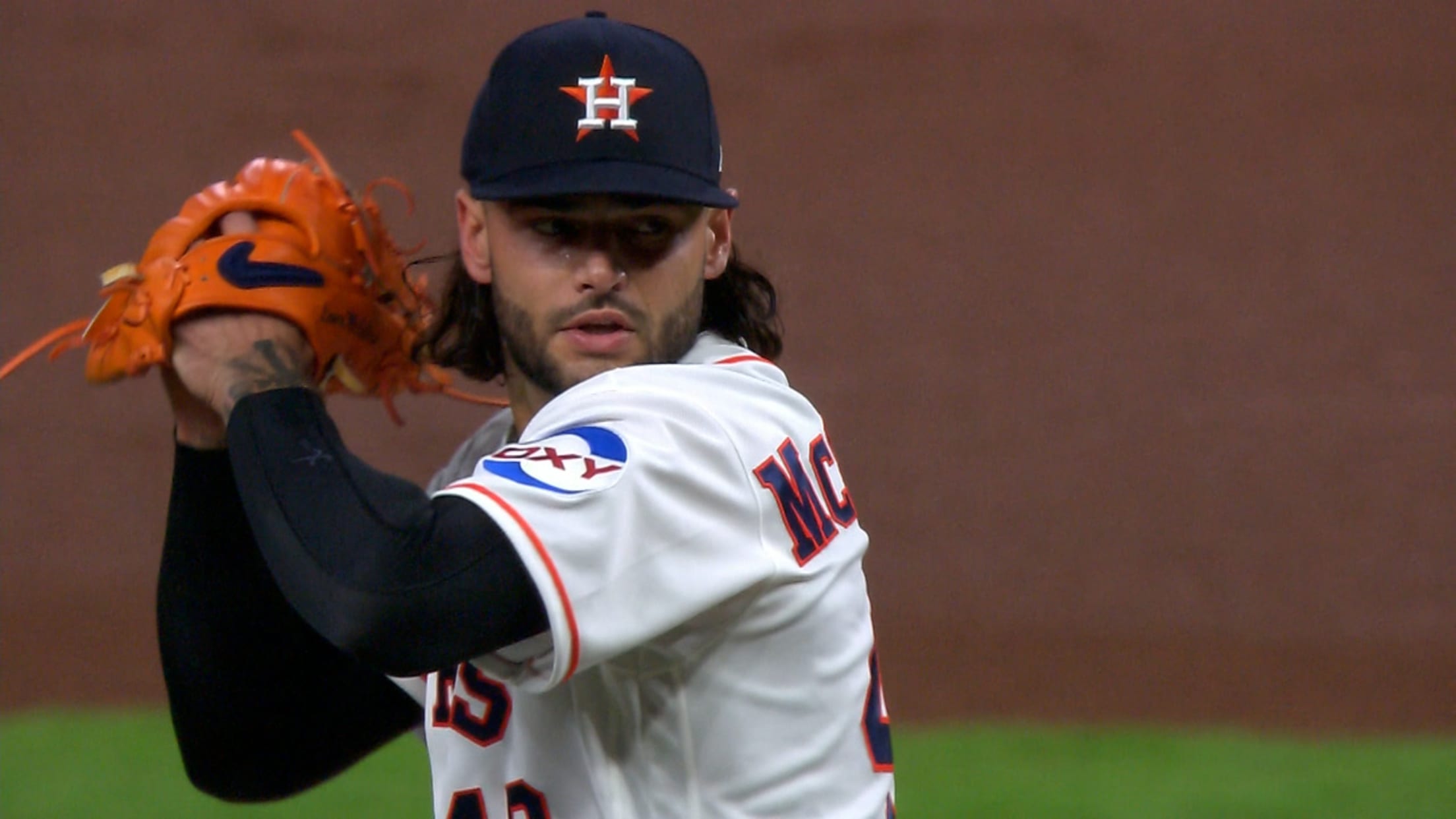 Lance McCullens abanica a cuatro vs. Cardenales