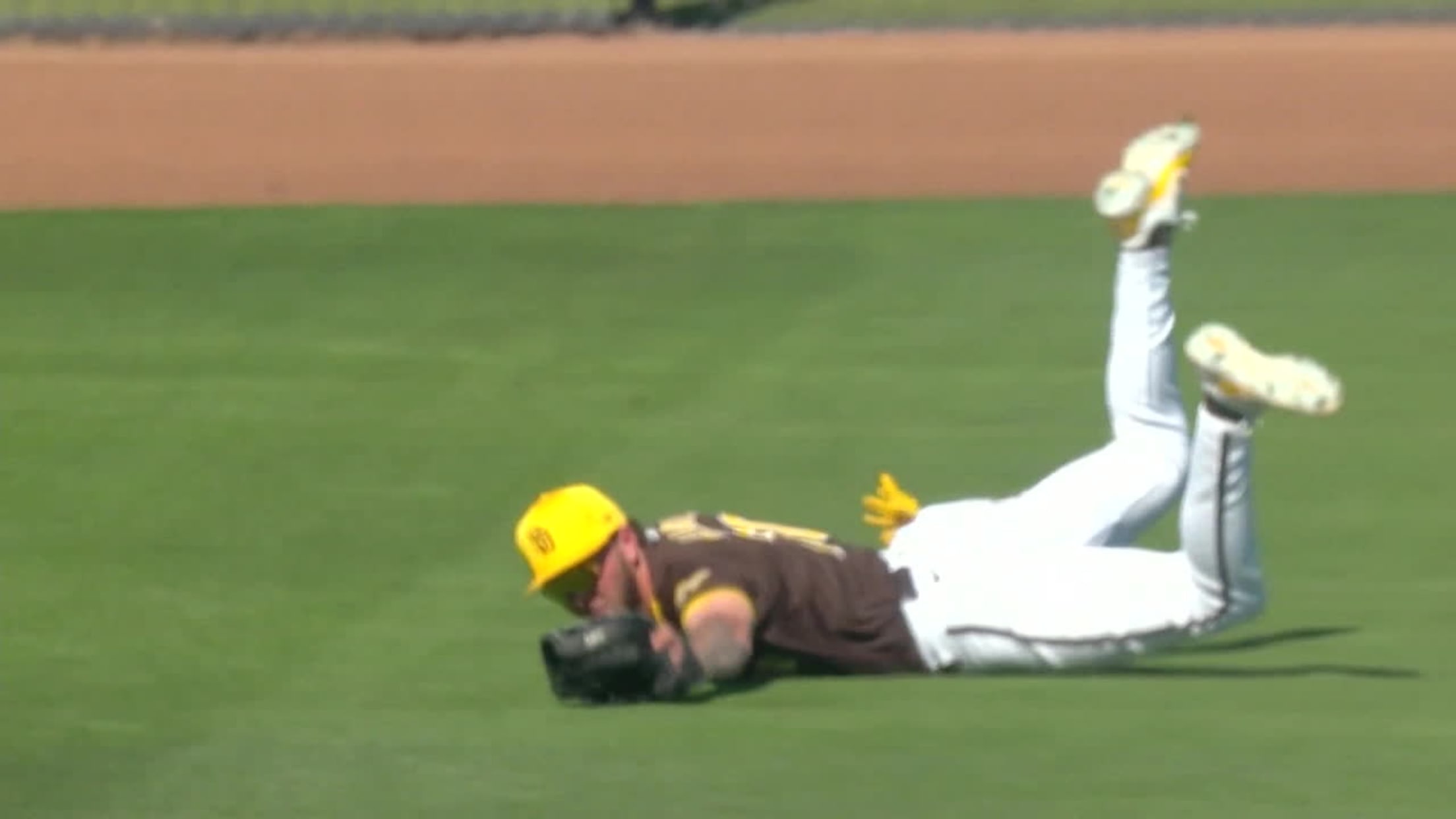 Jackson Merrill makes a diving catch in left