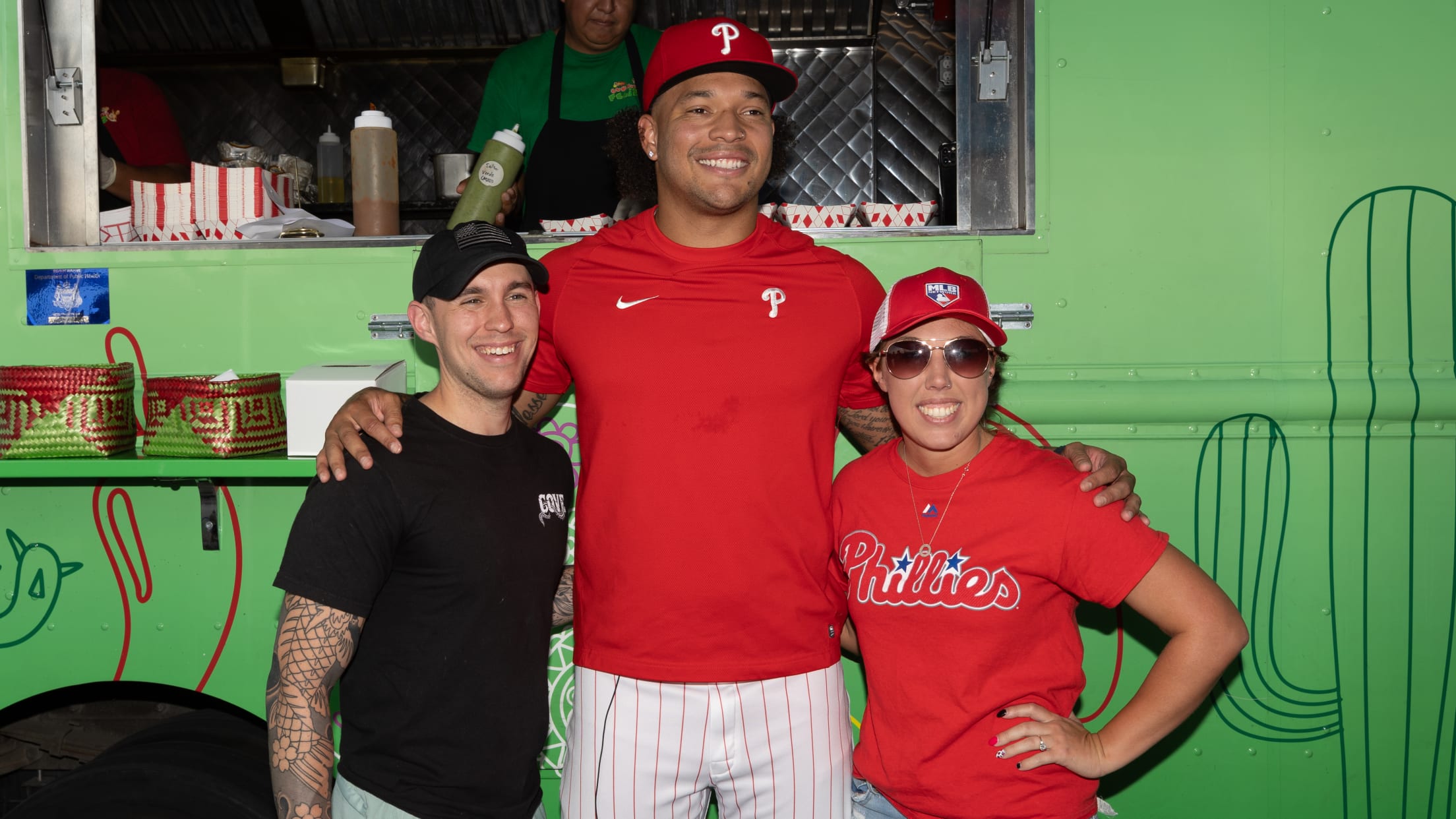 Arizona Diamondbacks pitcher Taijuan Walker hands out free tacos