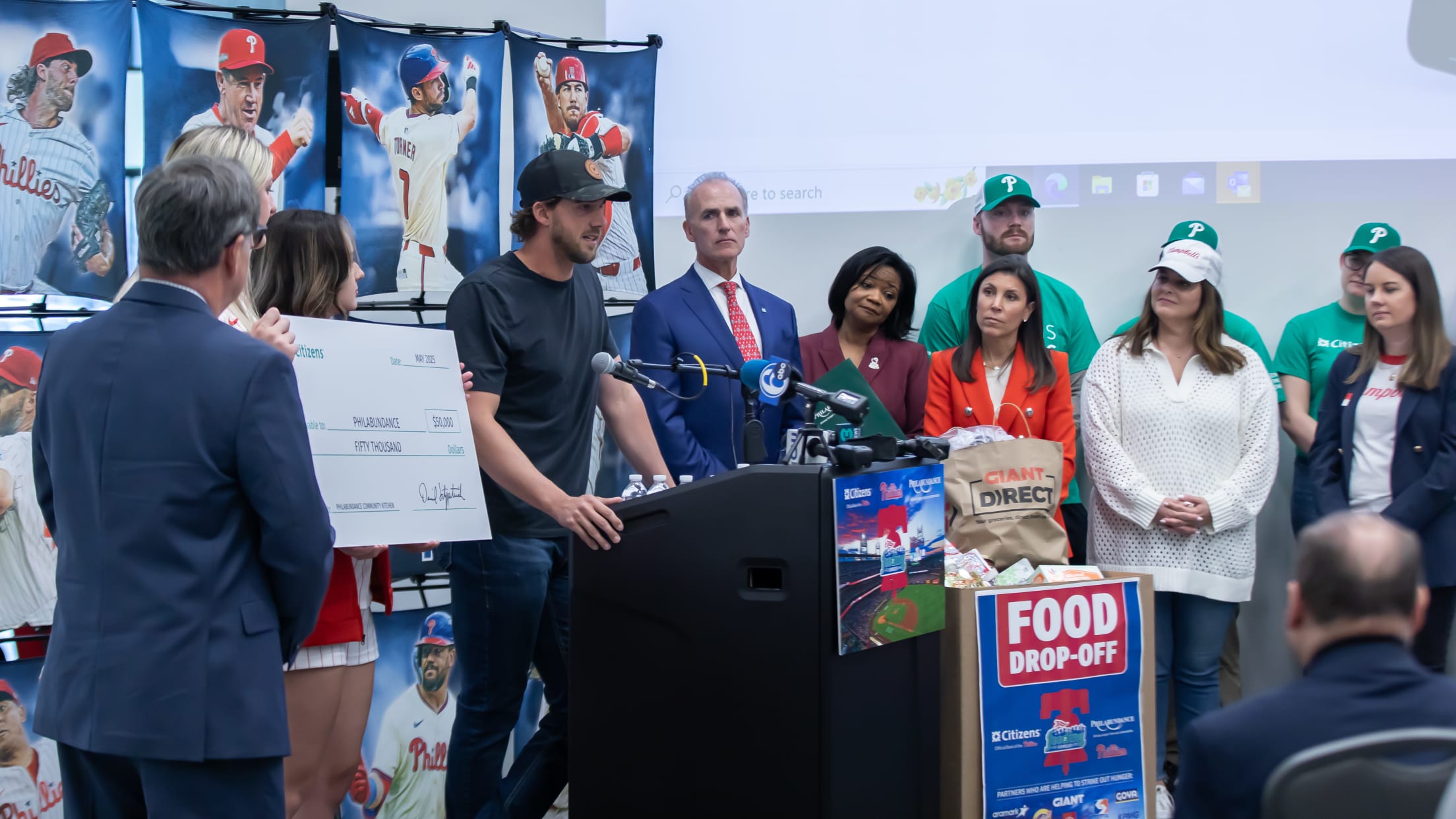 20250501_Phans_Feeding_Families-2