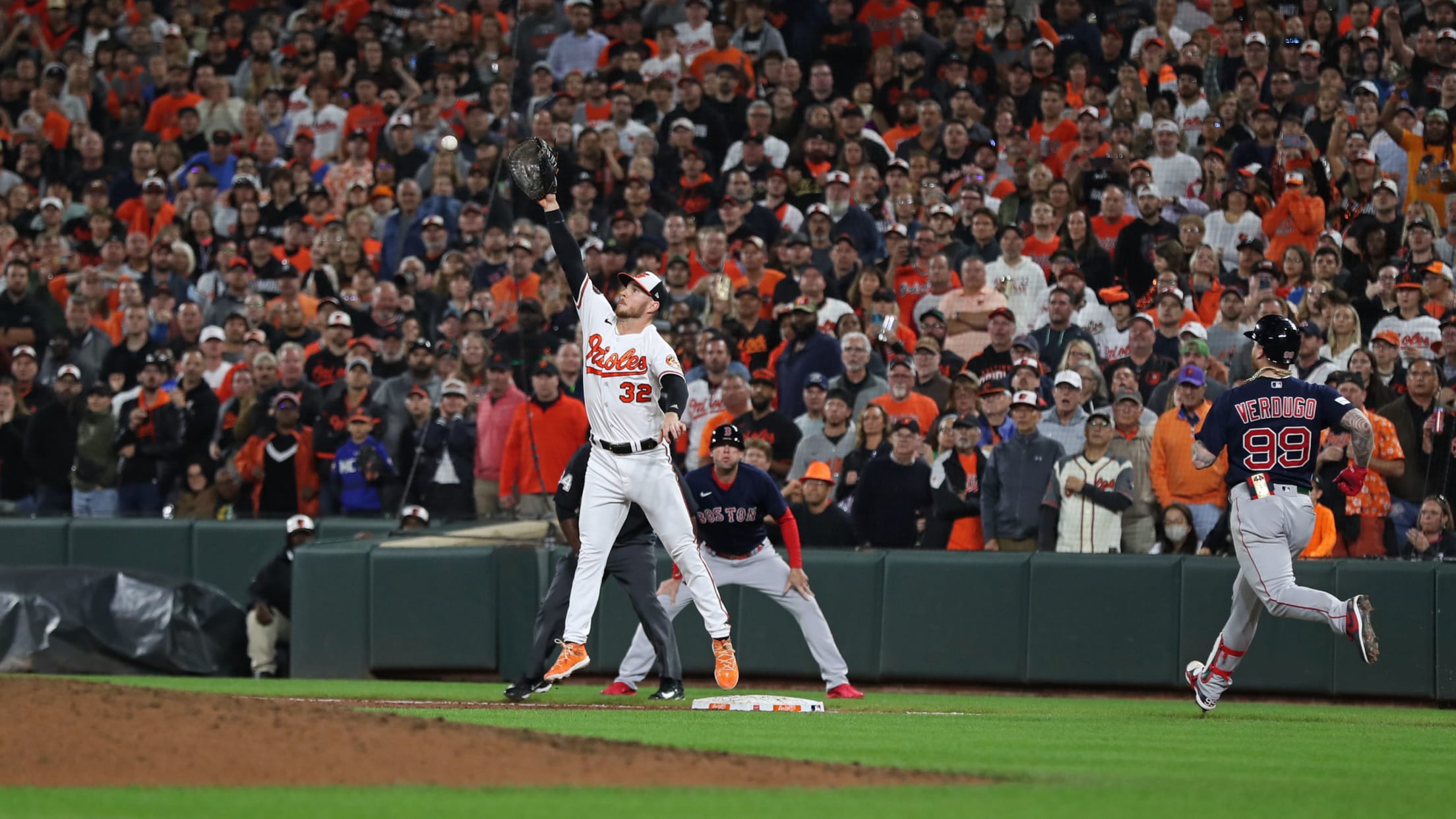 BAL- BI - Homestand In Focus - 1003 - 040