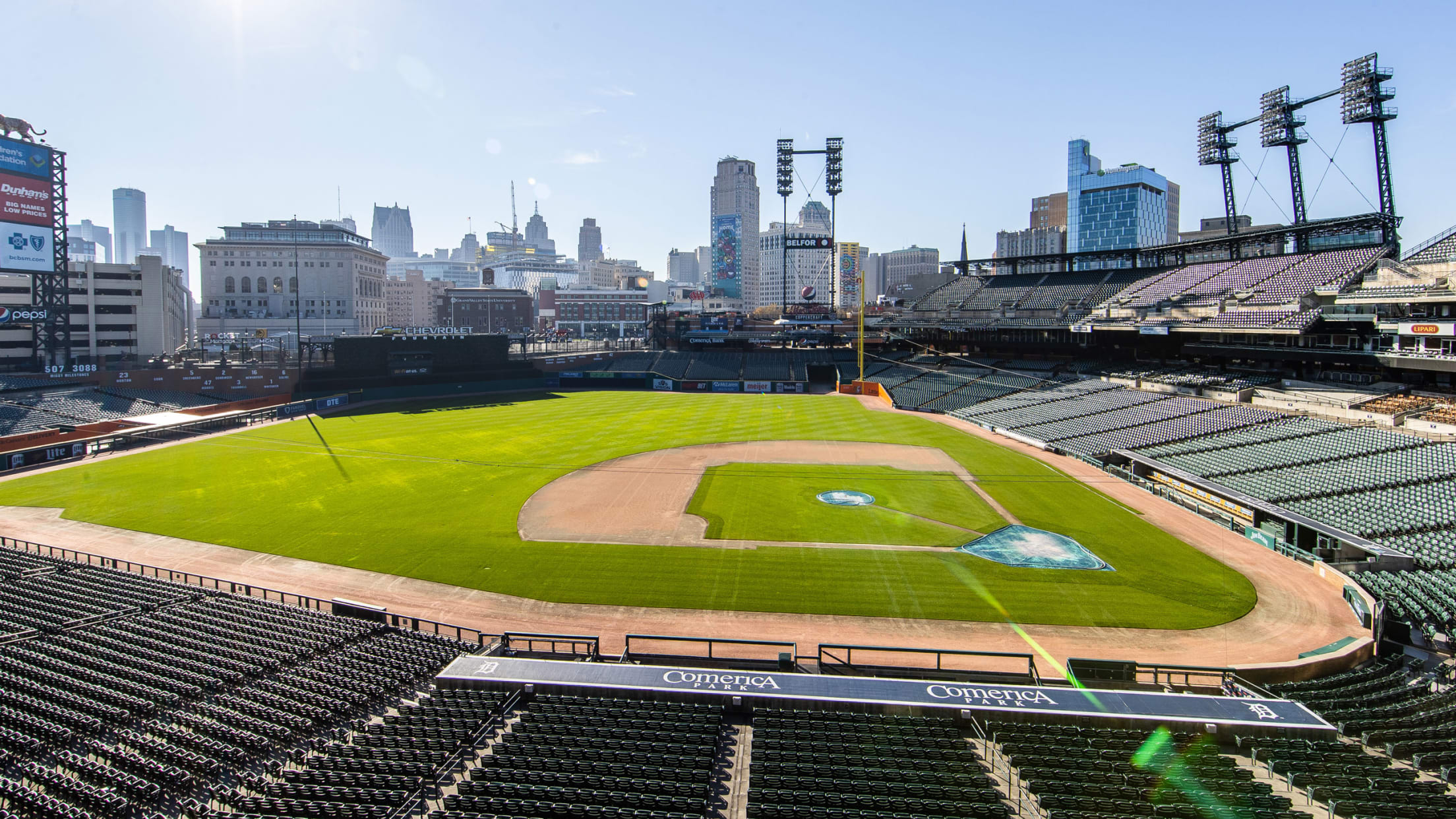 Comerica Park  Mlb wallpaper, Detroit tigers baseball, New york yankees  baseball