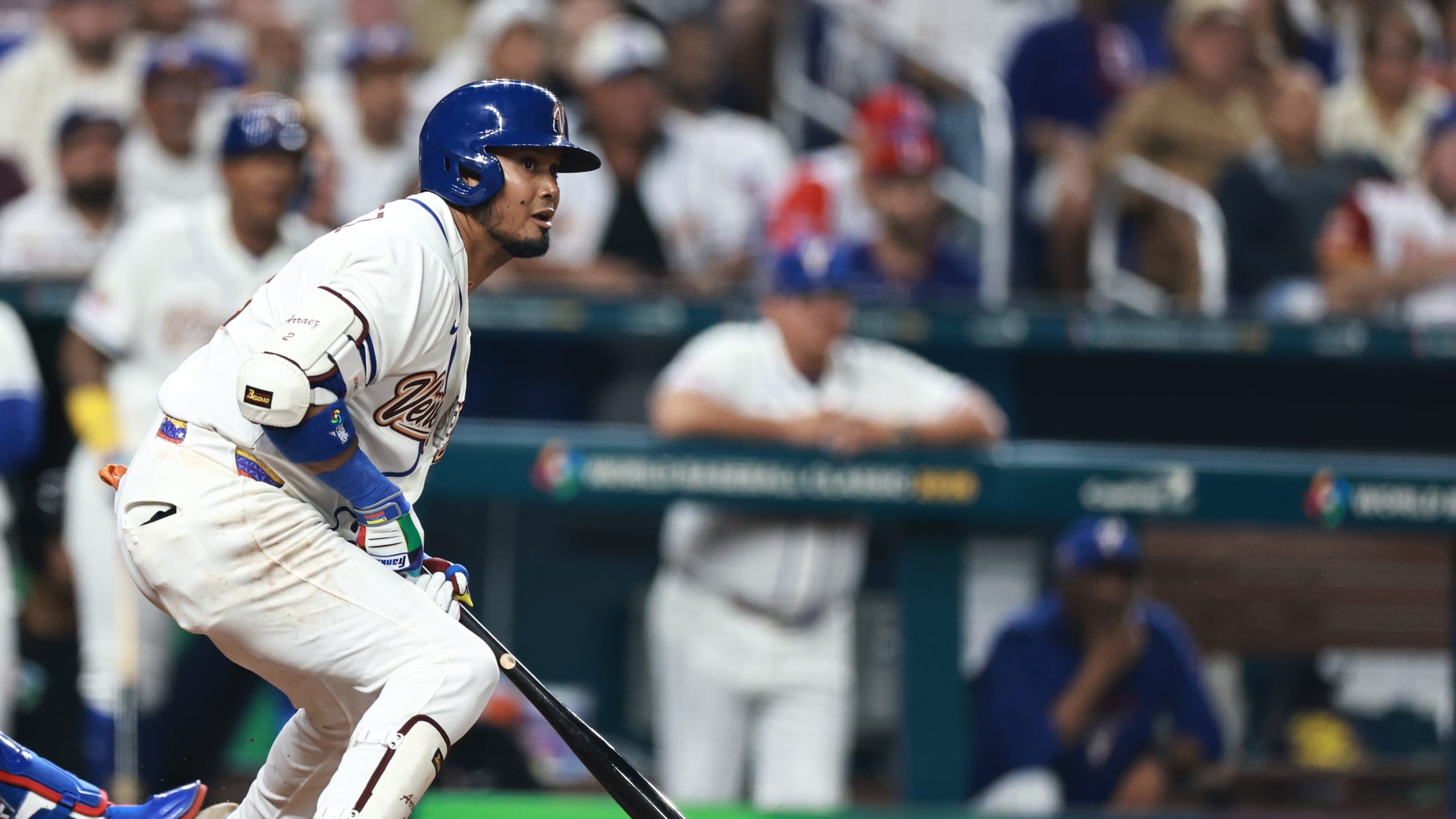 Luis Arráez impulsa con doble