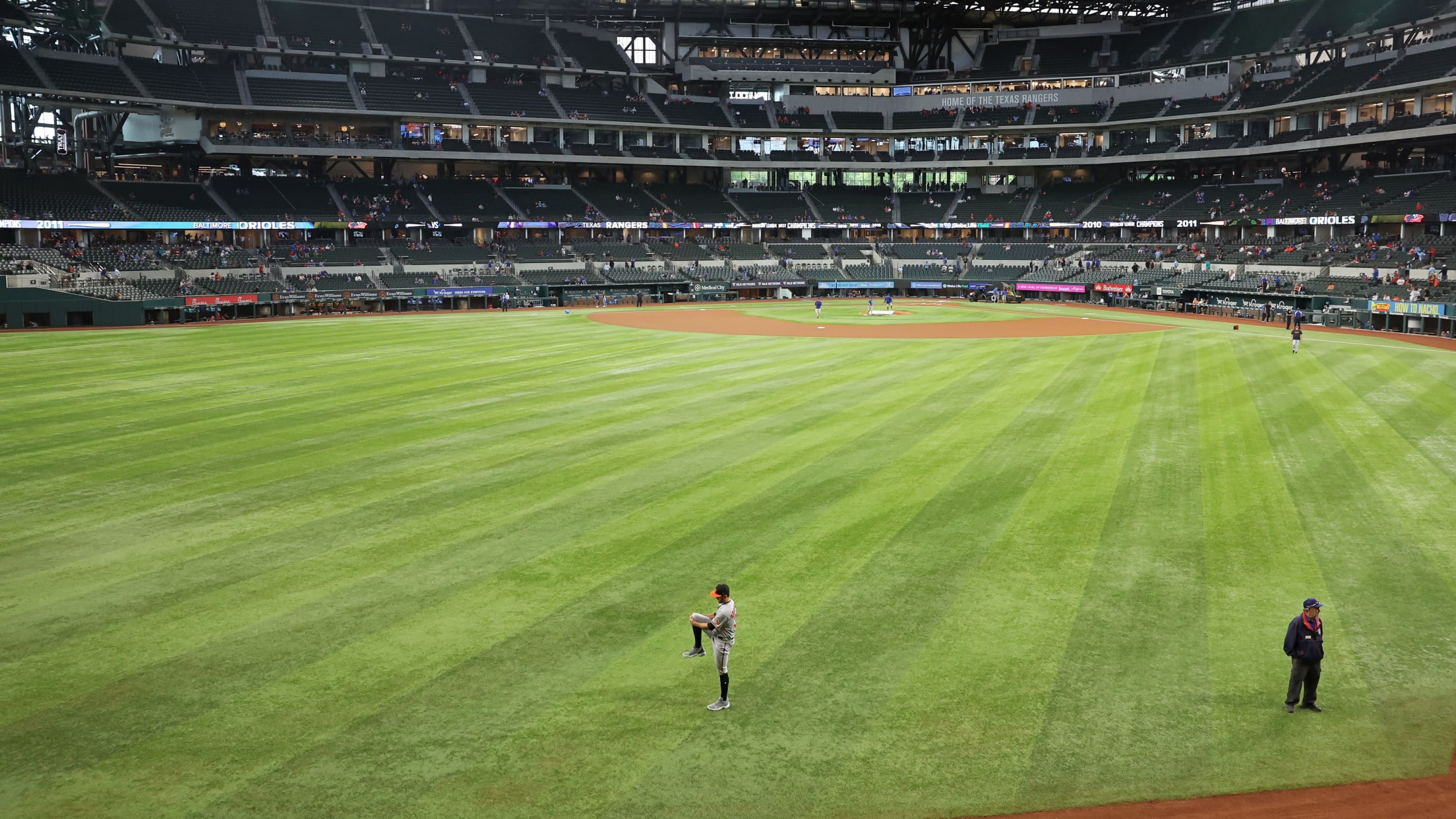 BAL-BI-Grayson-Debut - 012