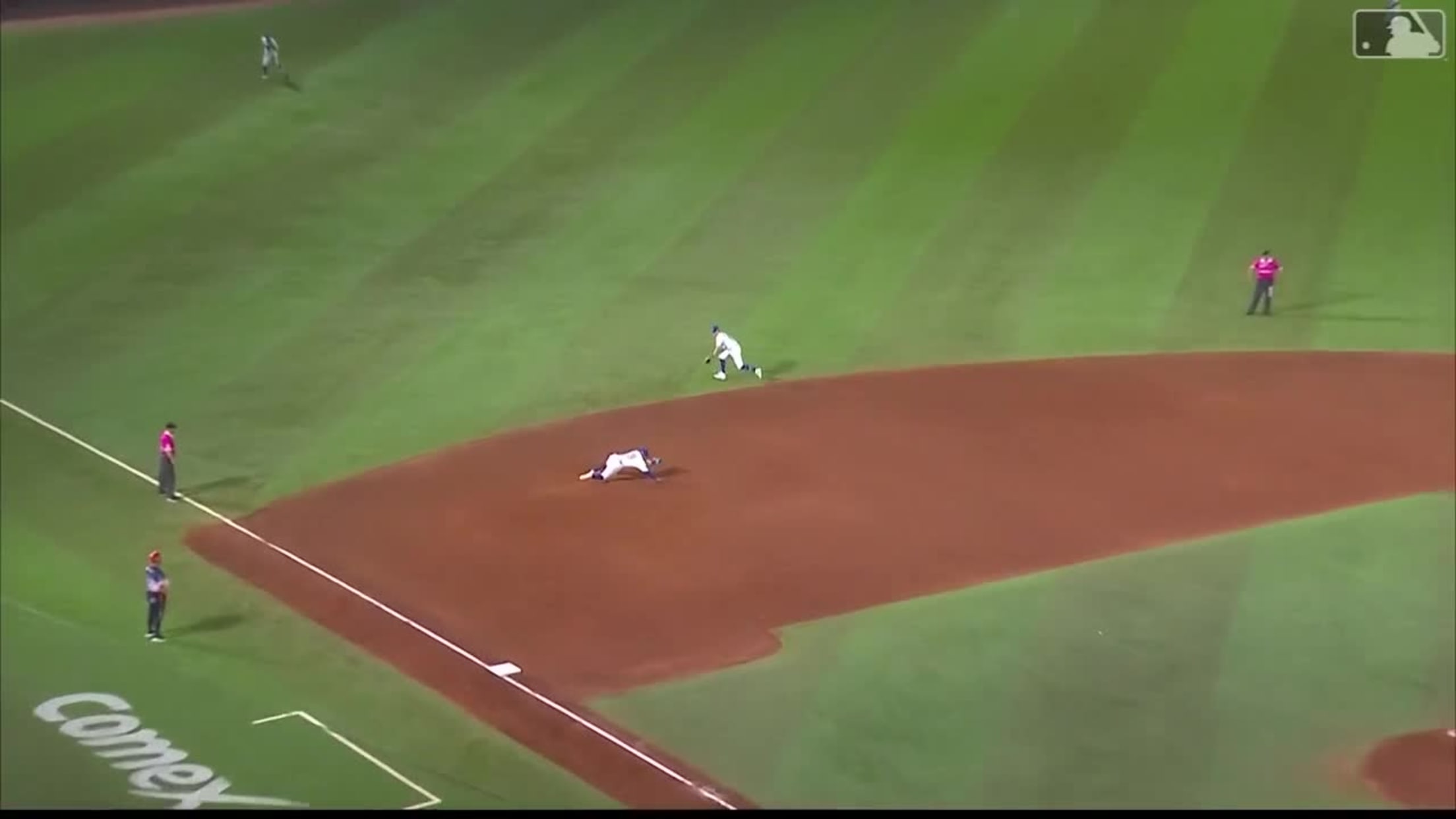 Tremendo fildeo de Kyren Paris 