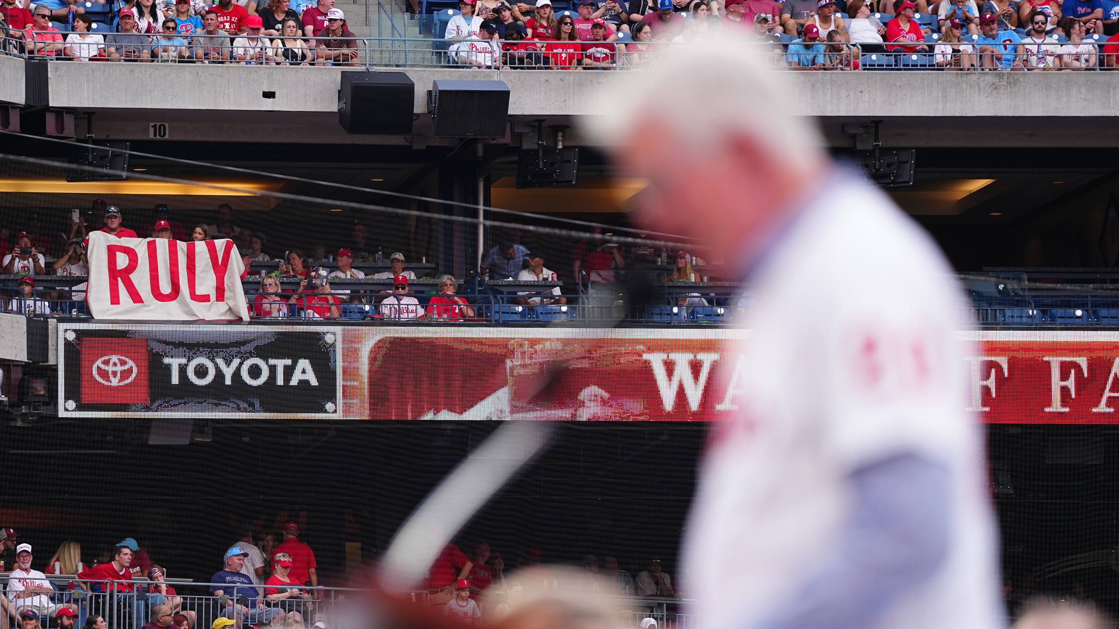 10 2FC43175-F8D3-4022-B4AB-B072BD297C00