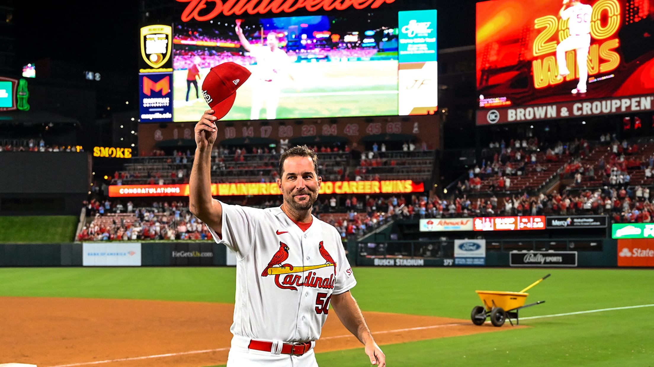 Adam Wainwright tips his hat to the crowd at Busch Stadium